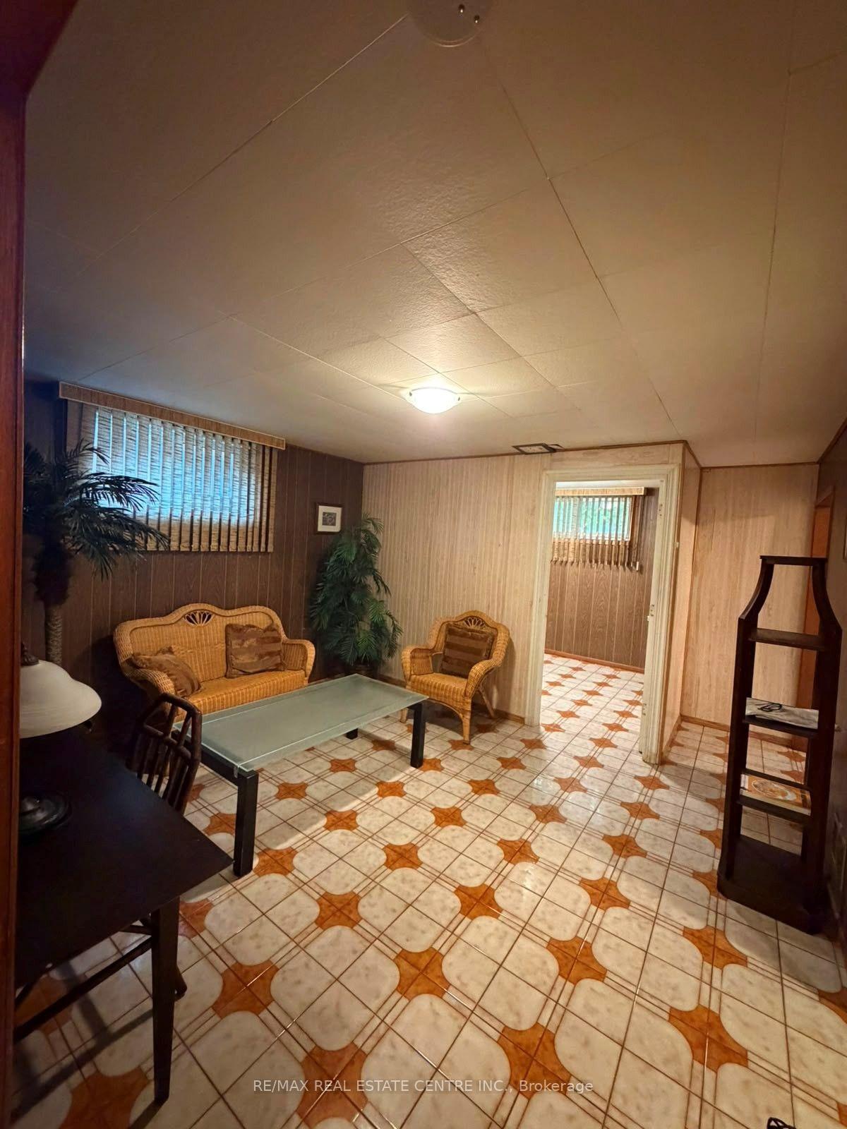 Photo 5 of Unit Basement, 82 Sharpecroft Boulevard, North York, York University Heights — HOMEH