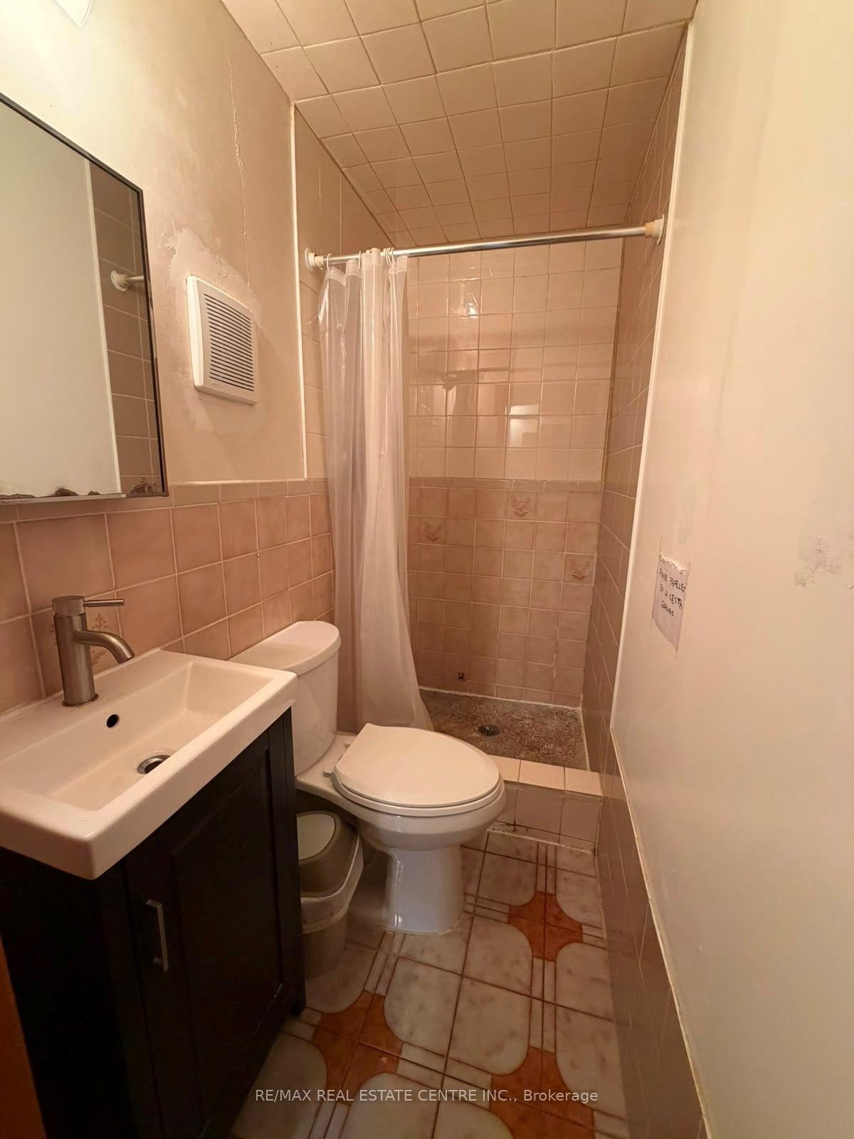Photo 8 of Unit Basement, 82 Sharpecroft Boulevard, North York, York University Heights — HOMEH