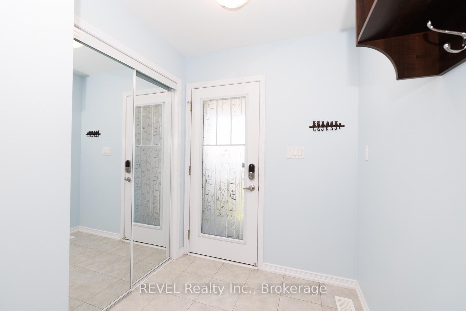 Photo 5 of 166 Esther Crescent, Thorold, Hurricane/Merrittville — HOMEH