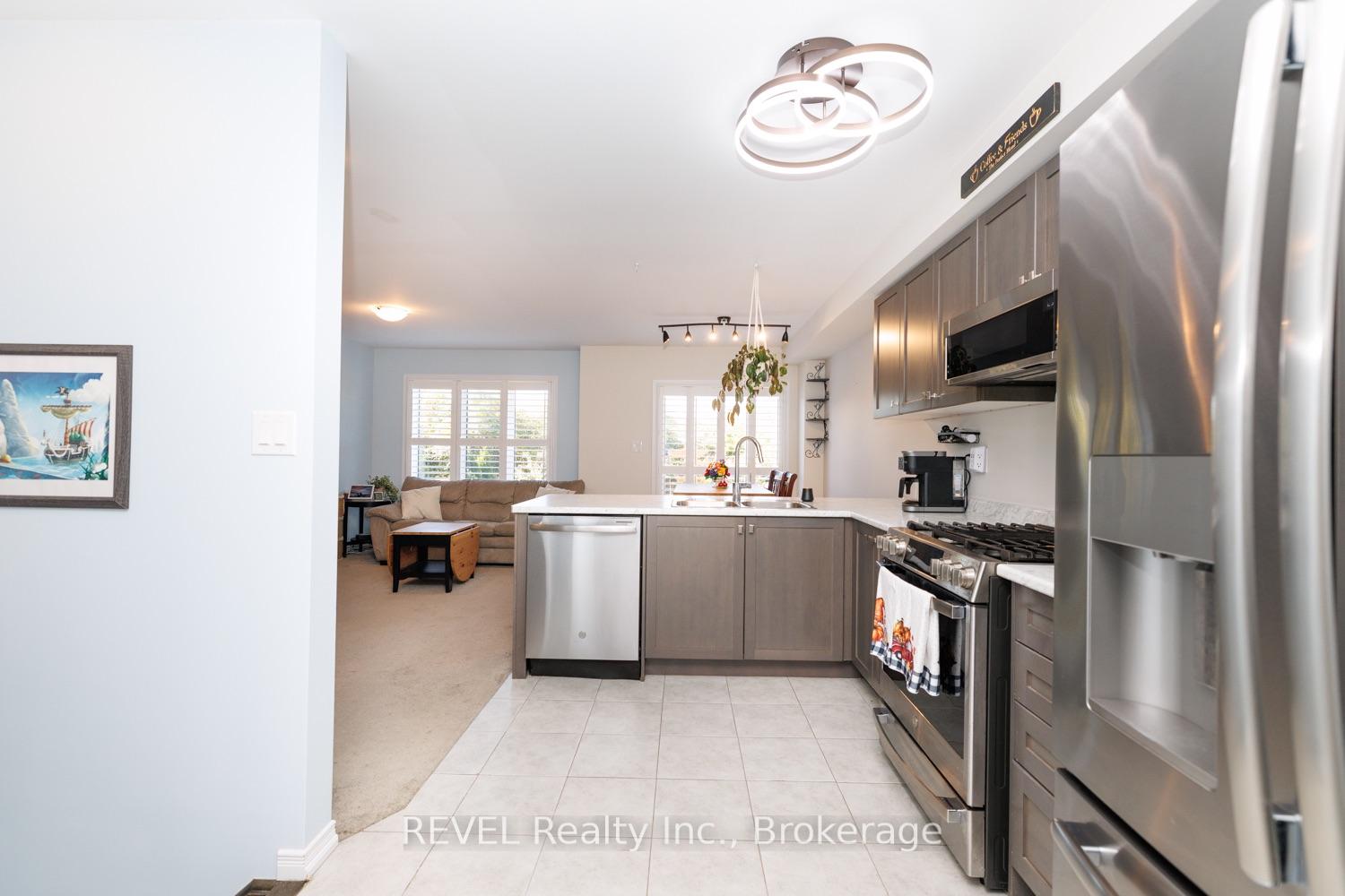 Photo 7 of 166 Esther Crescent, Thorold, Hurricane/Merrittville — HOMEH