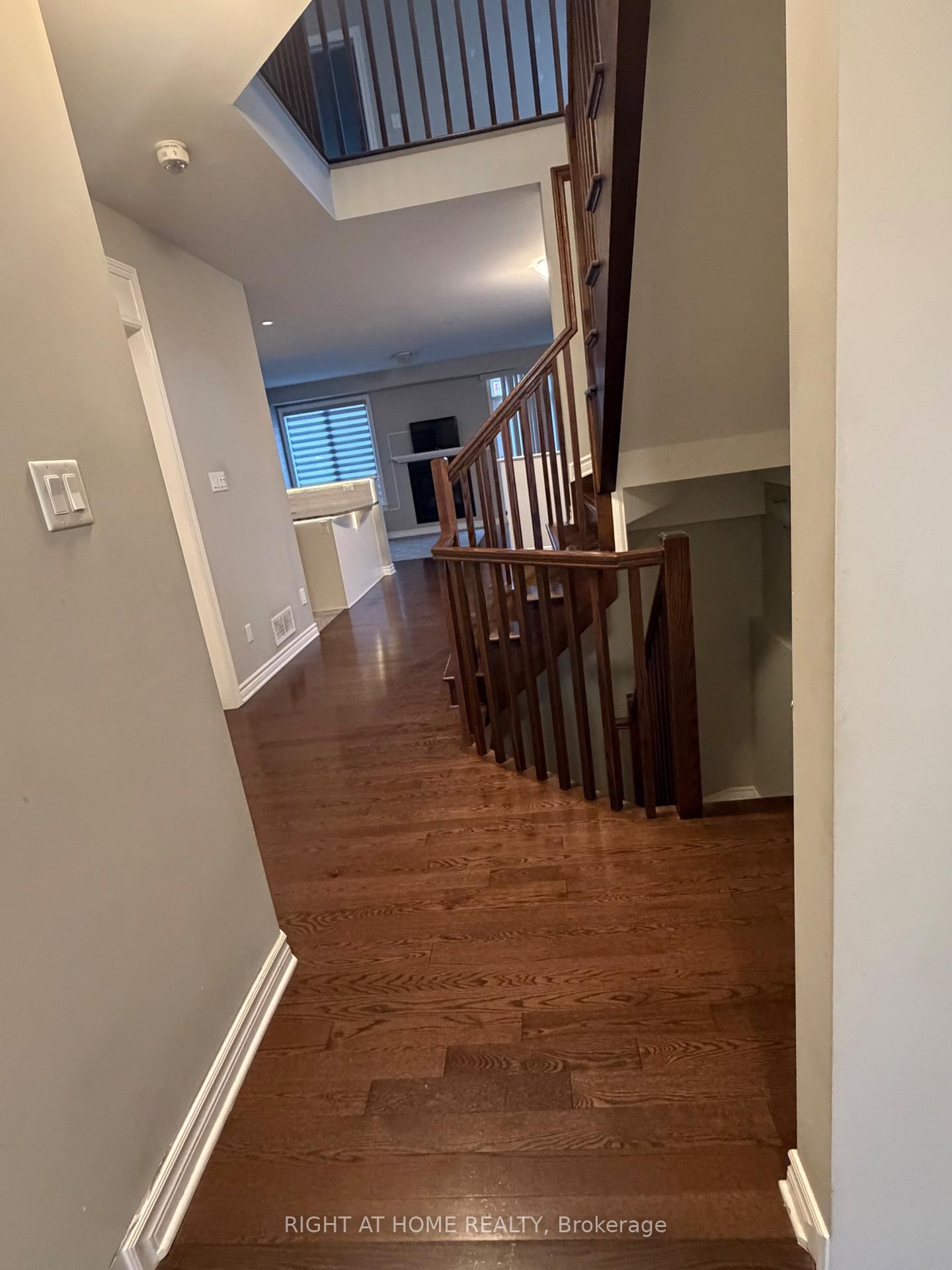 Photo 3 of 1071 Cobble hill Drive, Ottawa, Barrhaven - Cedargrove/Fraserdale — HOMEH