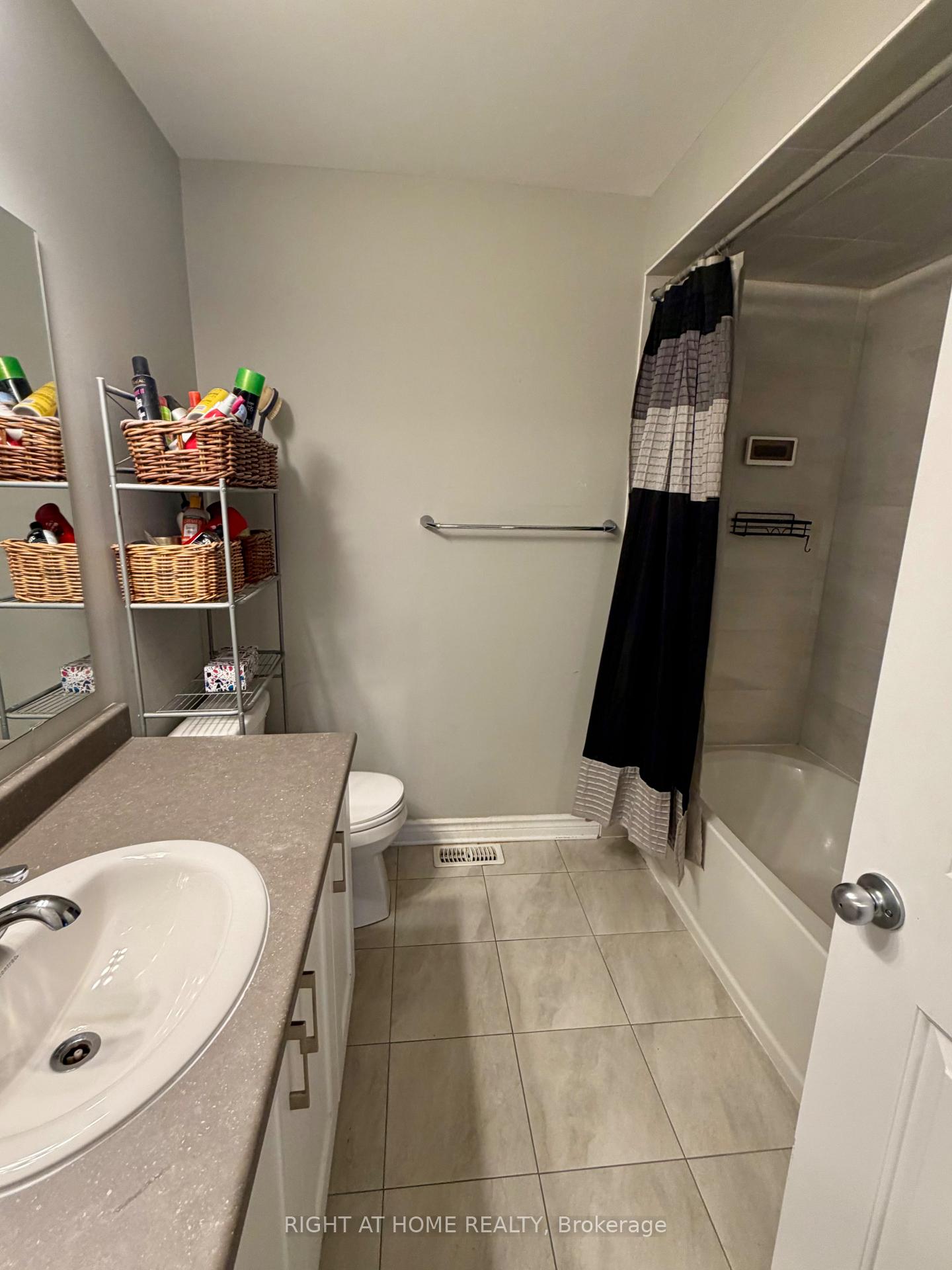 Photo 13 of 1071 Cobble hill Drive, Ottawa, Barrhaven - Cedargrove/Fraserdale — HOMEH