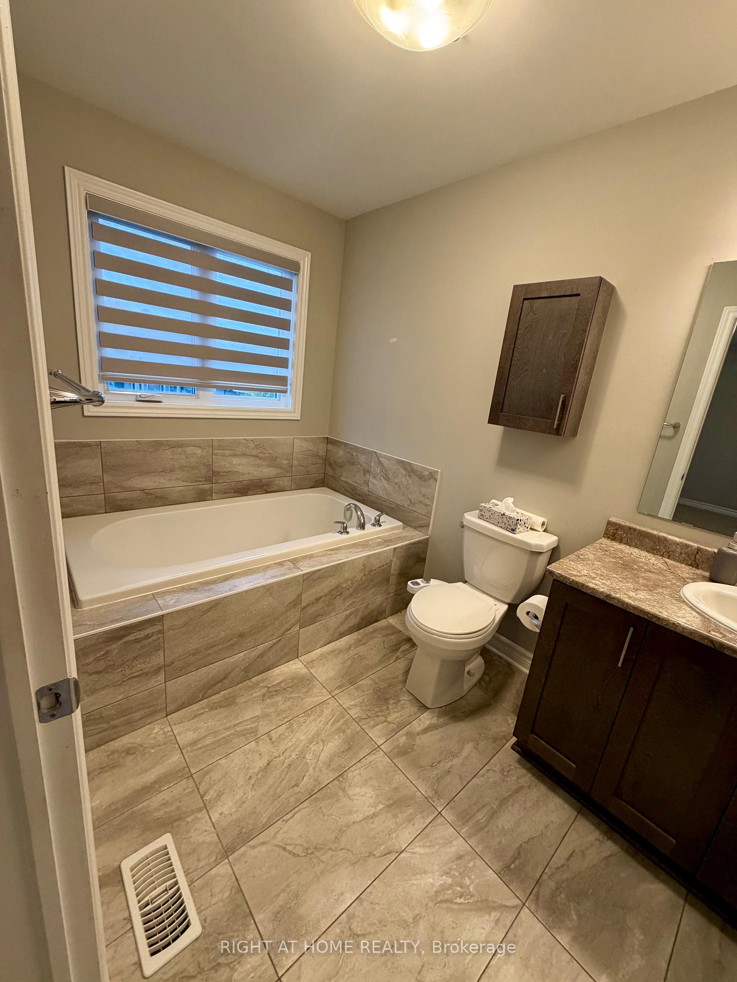 Photo 17 of 1071 Cobble hill Drive, Ottawa, Barrhaven - Cedargrove/Fraserdale — HOMEH