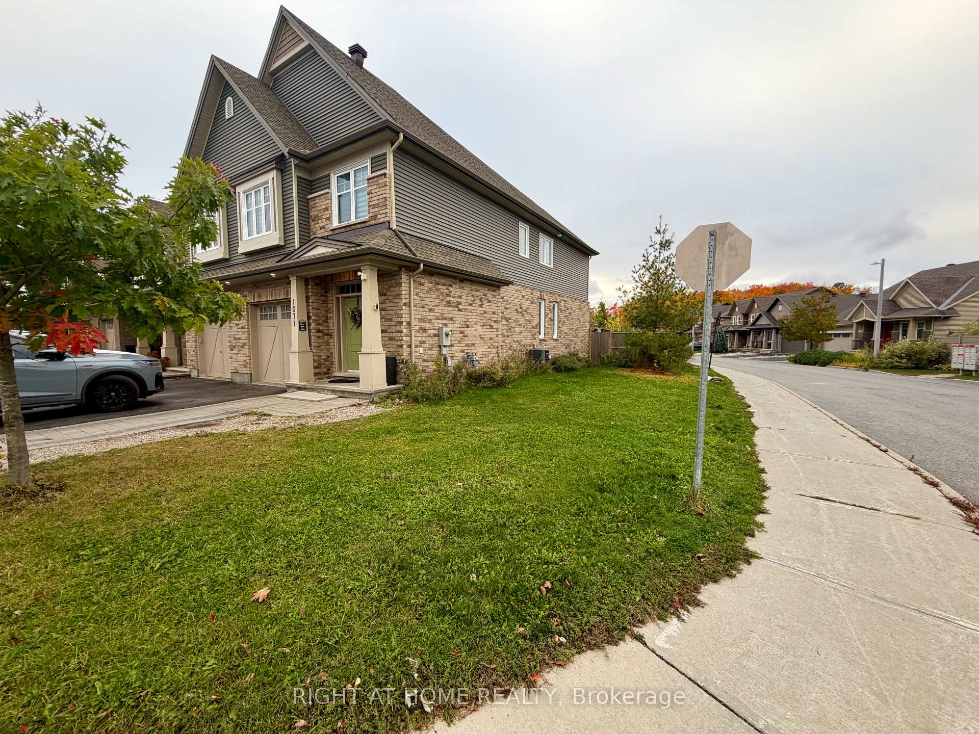 Photo 22 of 1071 Cobble hill Drive, Ottawa, Barrhaven - Cedargrove/Fraserdale — HOMEH