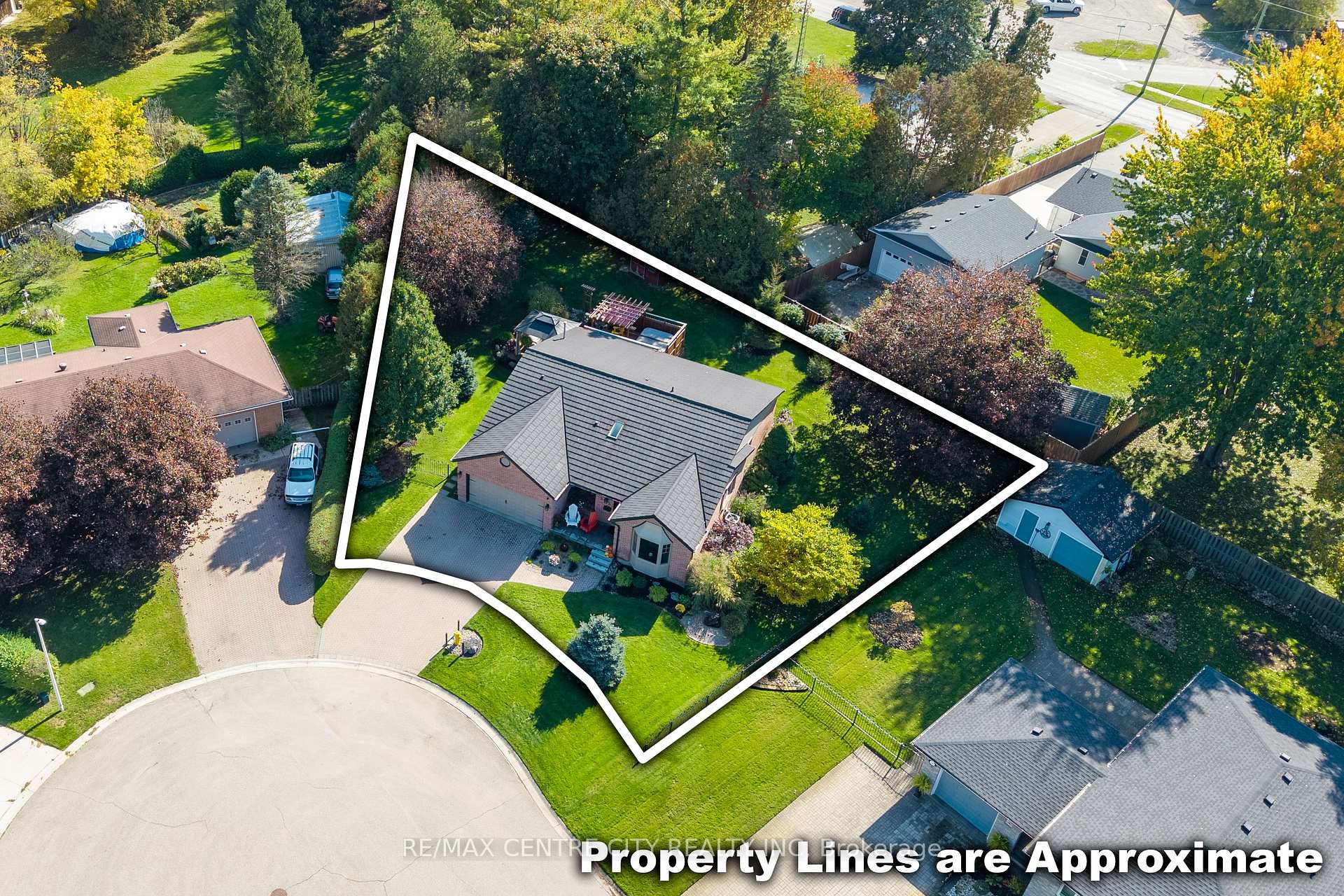 Photo 2 of 252 Mill Pond Crescent, Strathroy-Caradoc, NE — HOMEH