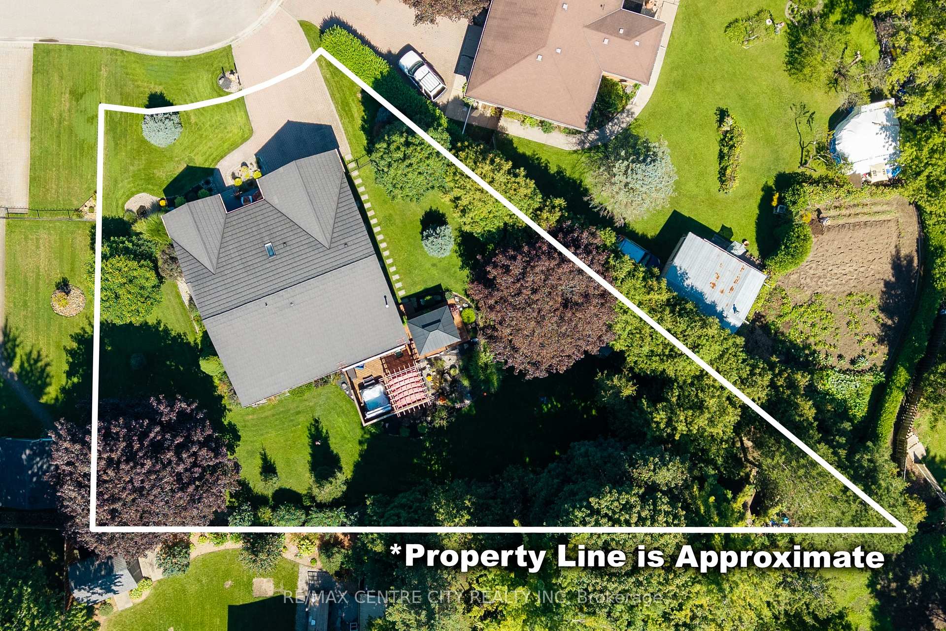 Photo 3 of 252 Mill Pond Crescent, Strathroy-Caradoc, NE — HOMEH