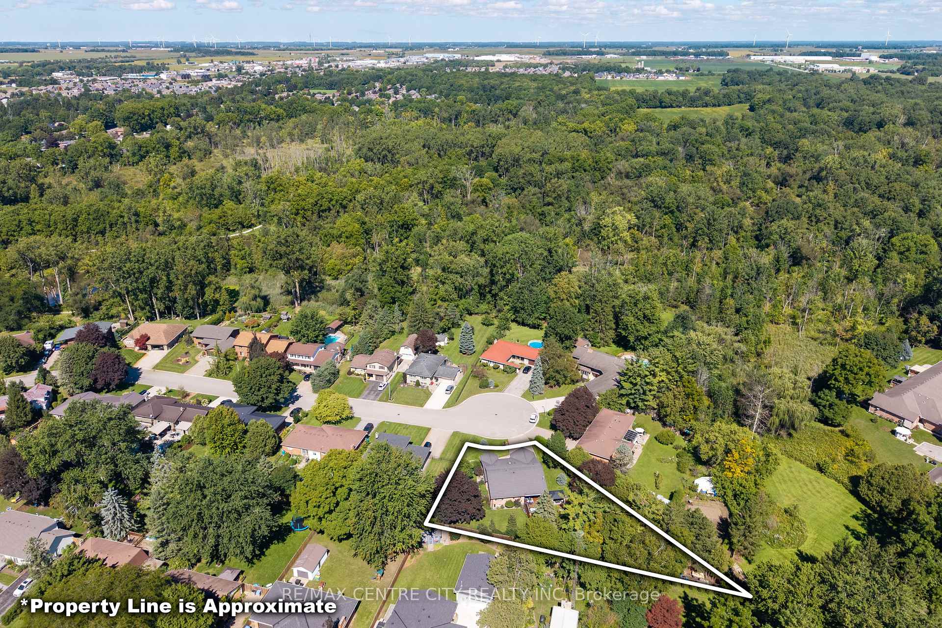 Photo 4 of 252 Mill Pond Crescent, Strathroy-Caradoc, NE — HOMEH