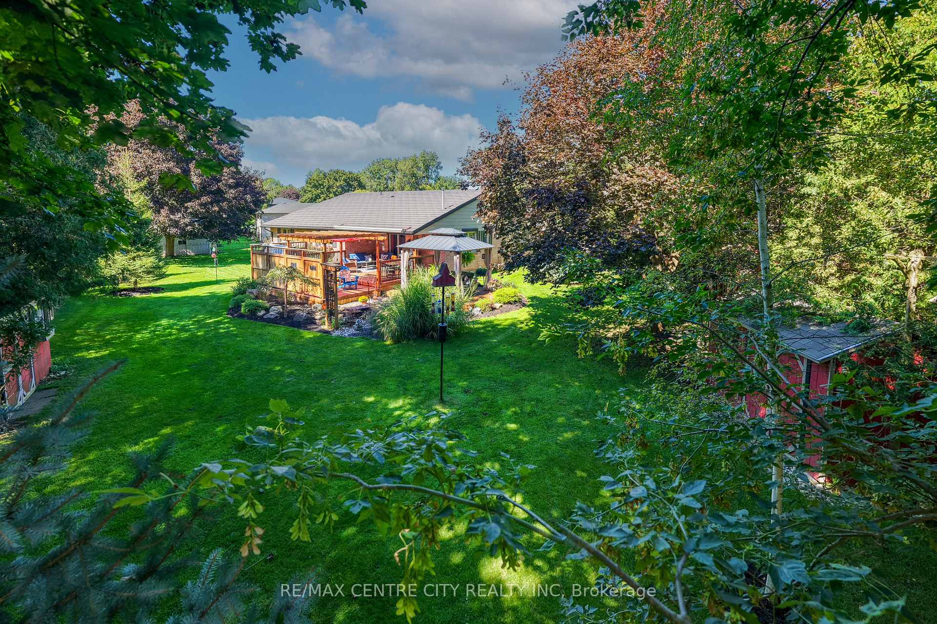 Photo 5 of 252 Mill Pond Crescent, Strathroy-Caradoc, NE — HOMEH