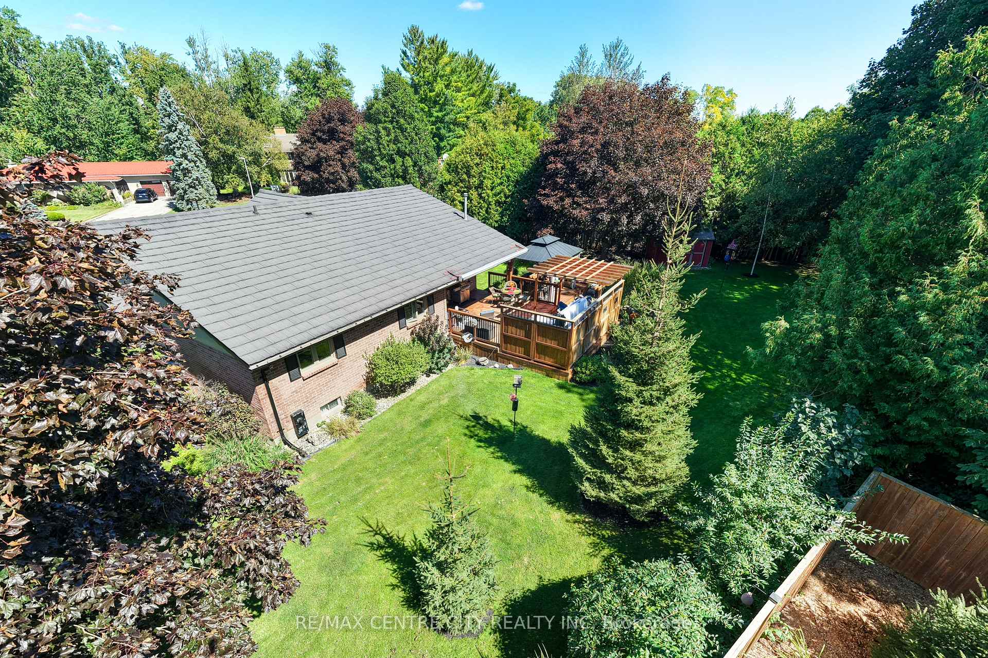 Photo 6 of 252 Mill Pond Crescent, Strathroy-Caradoc, NE — HOMEH