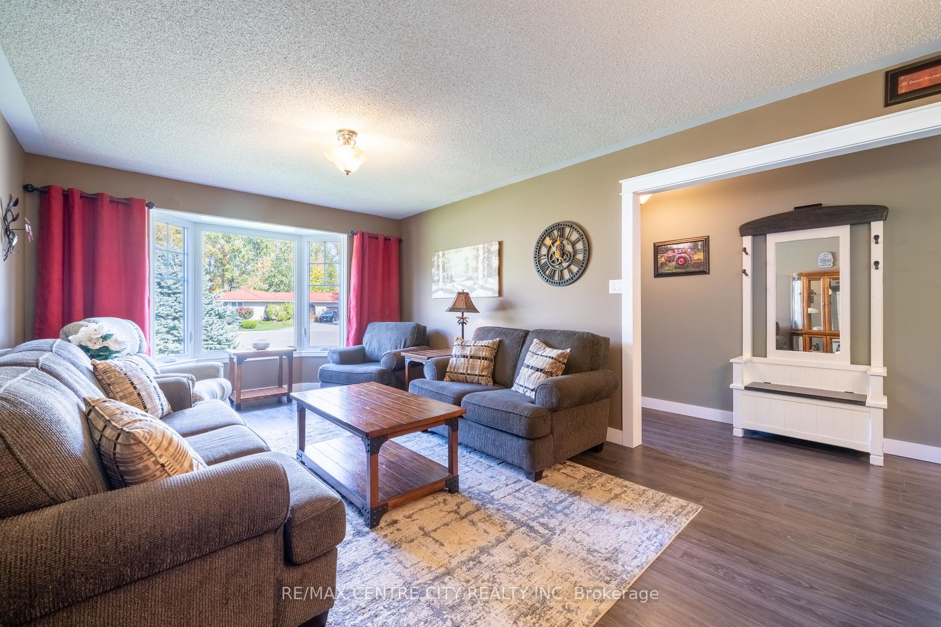 Photo 10 of 252 Mill Pond Crescent, Strathroy-Caradoc, NE — HOMEH