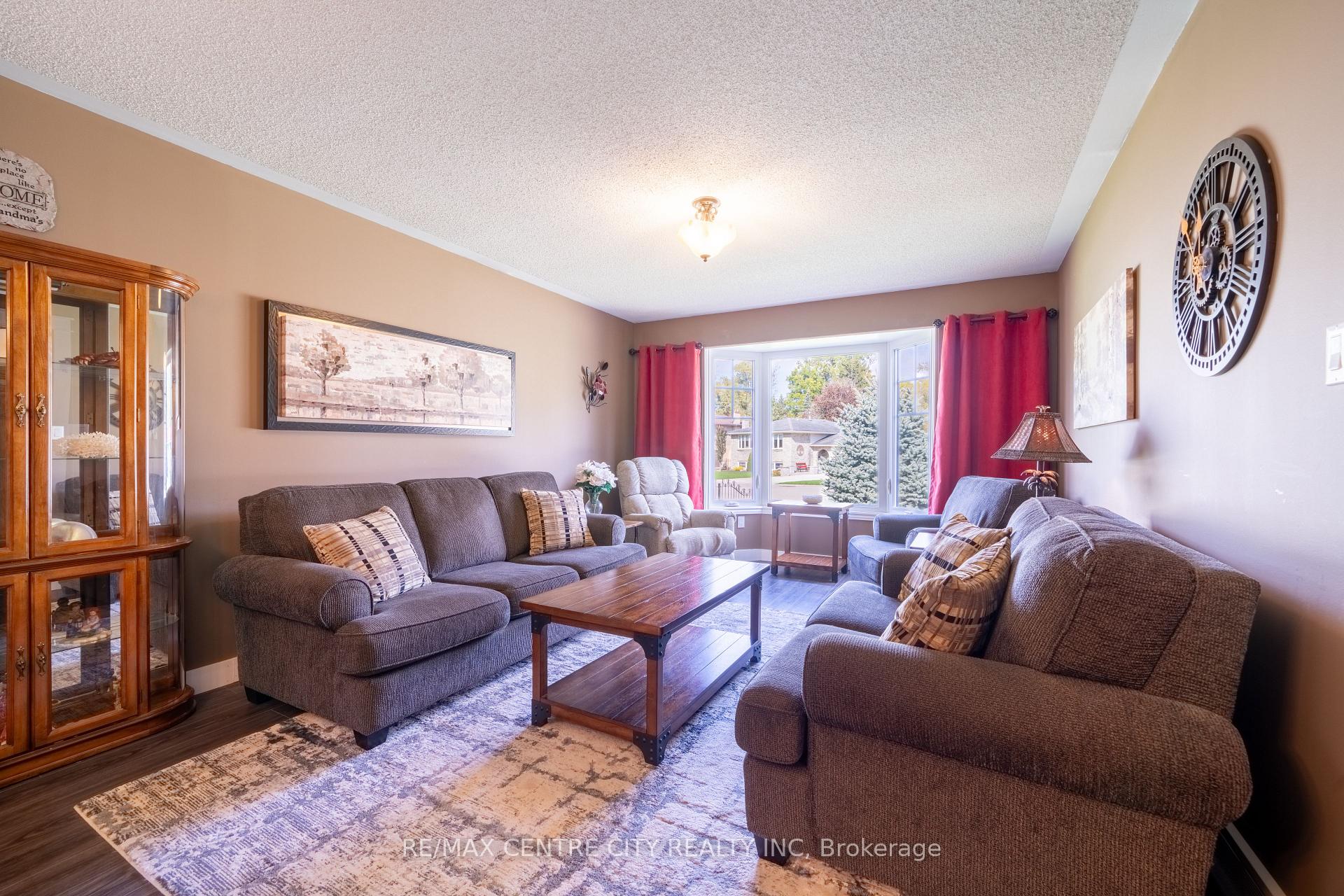 Photo 12 of 252 Mill Pond Crescent, Strathroy-Caradoc, NE — HOMEH