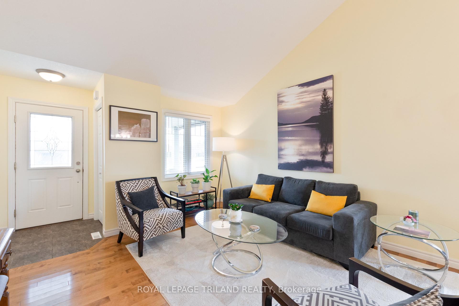Photo 3 of 87 Pine Valley Drive, St. Thomas — HOMEH