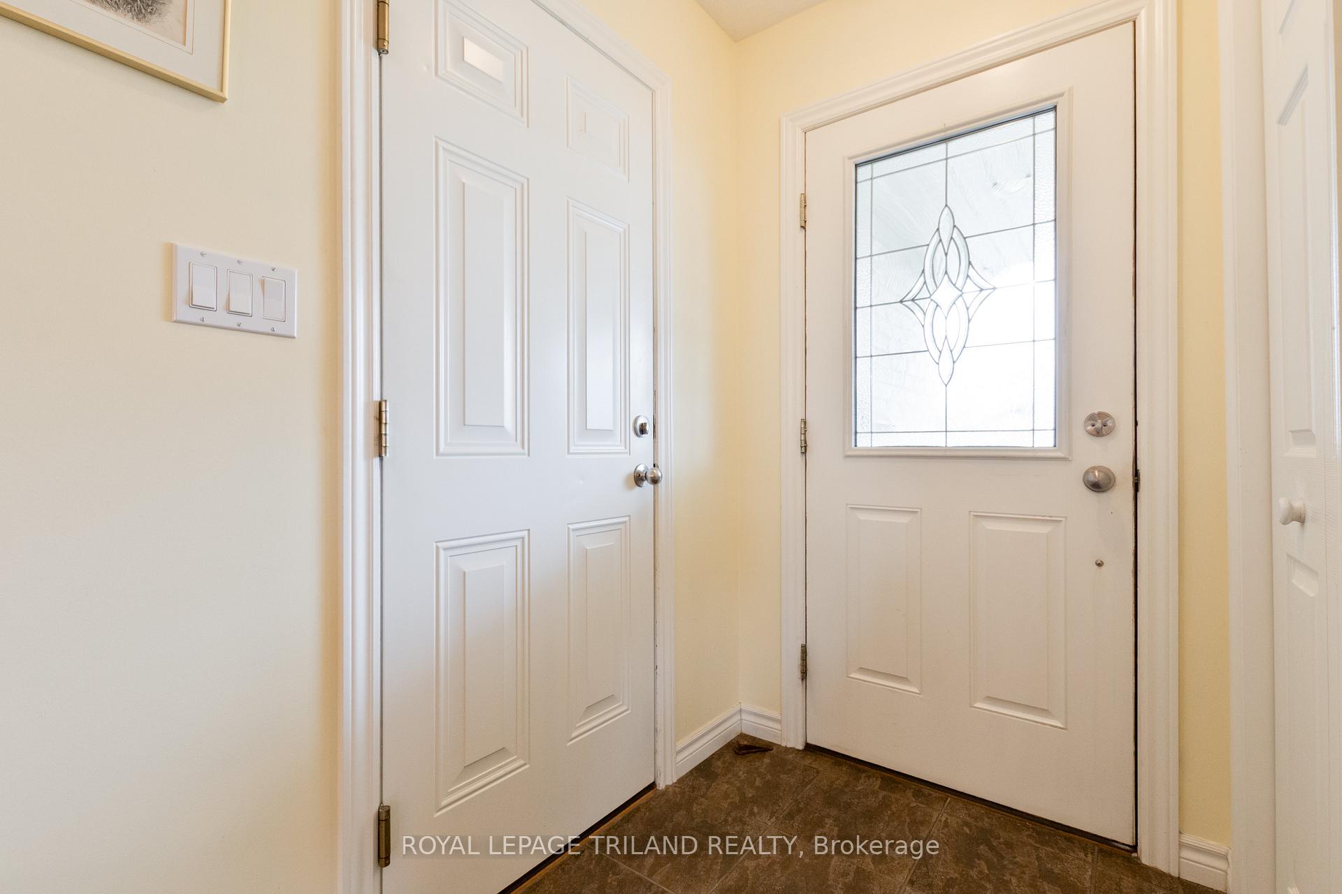 Photo 8 of 87 Pine Valley Drive, St. Thomas — HOMEH