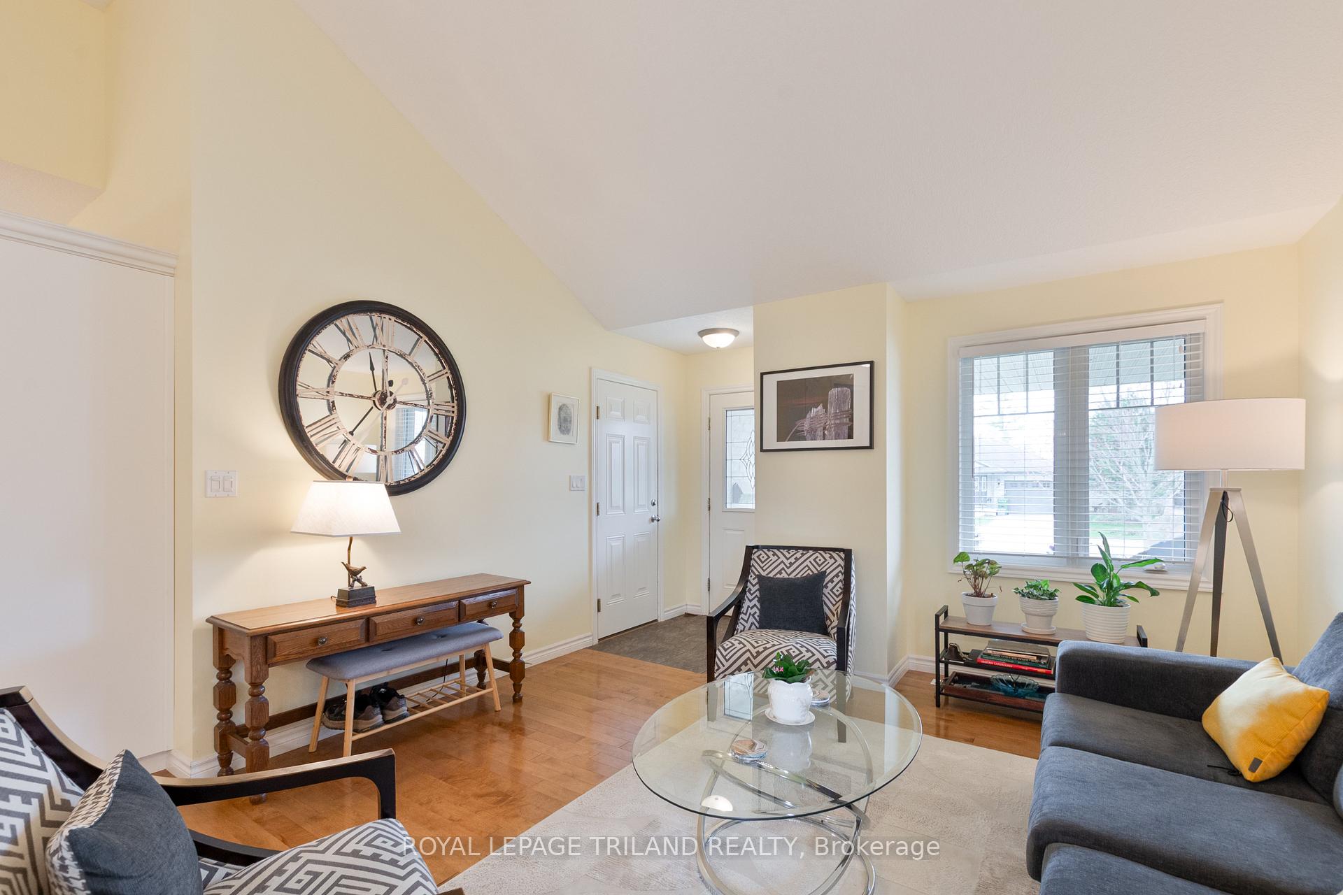 Photo 10 of 87 Pine Valley Drive, St. Thomas — HOMEH