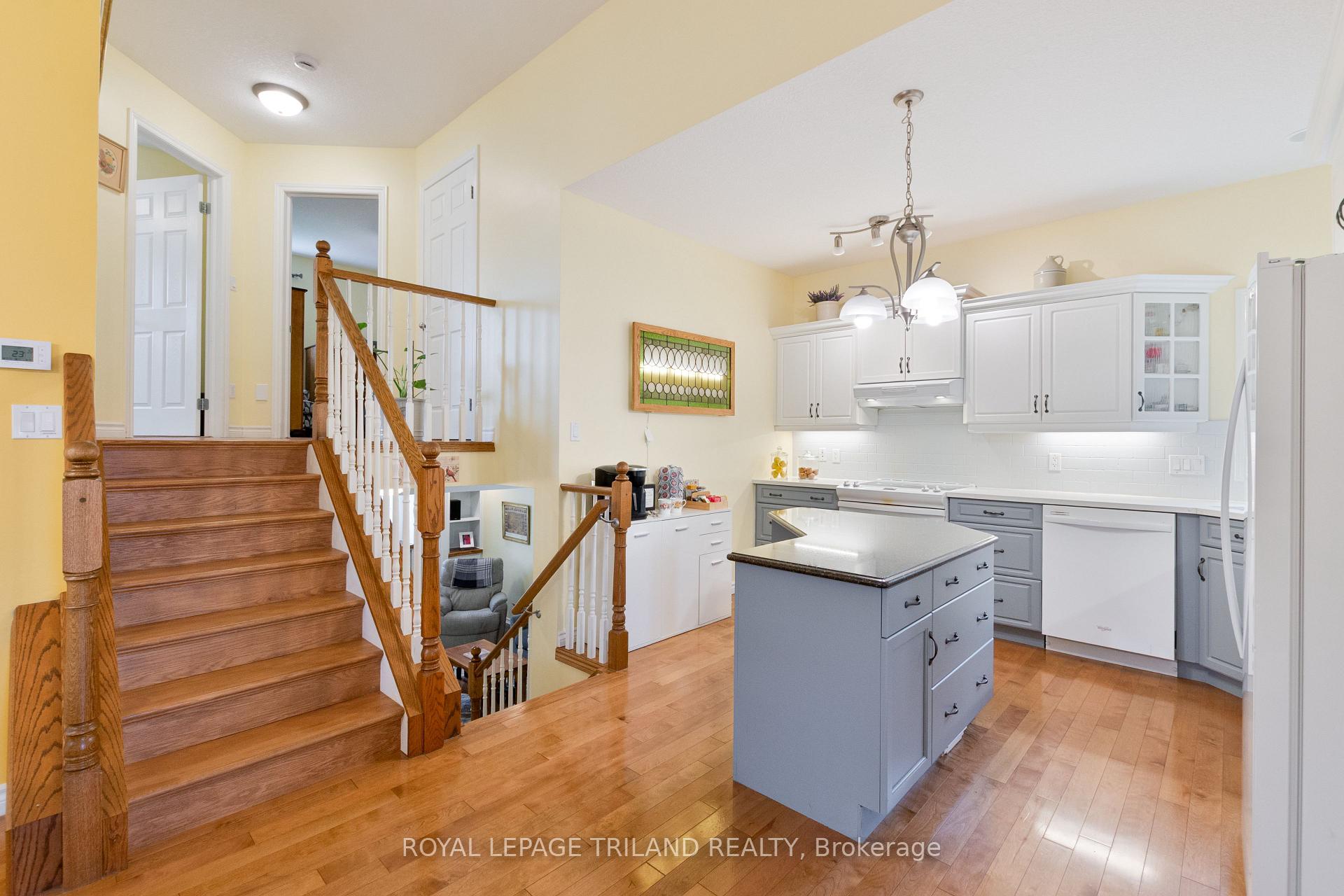 Photo 11 of 87 Pine Valley Drive, St. Thomas — HOMEH