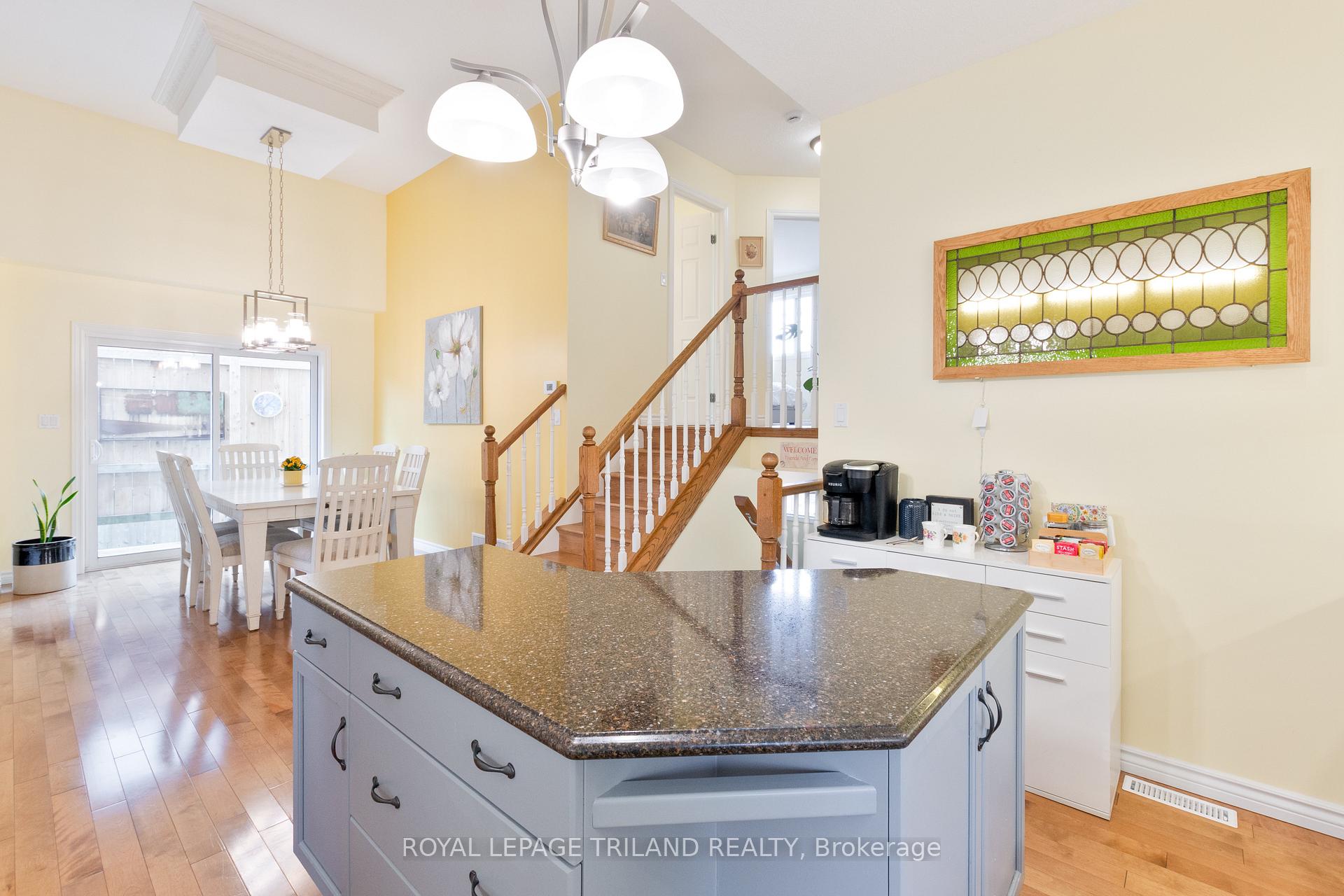 Photo 13 of 87 Pine Valley Drive, St. Thomas — HOMEH