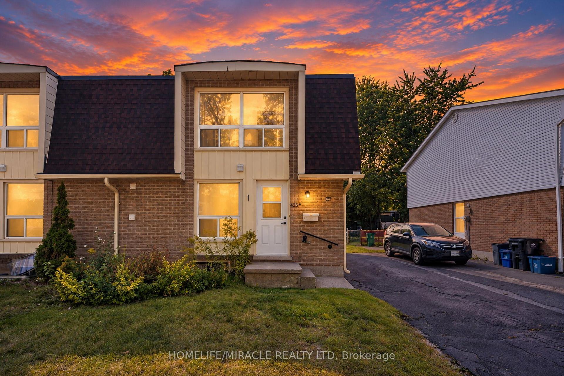 Photo of Unit B, 425 Dunvegan Drive