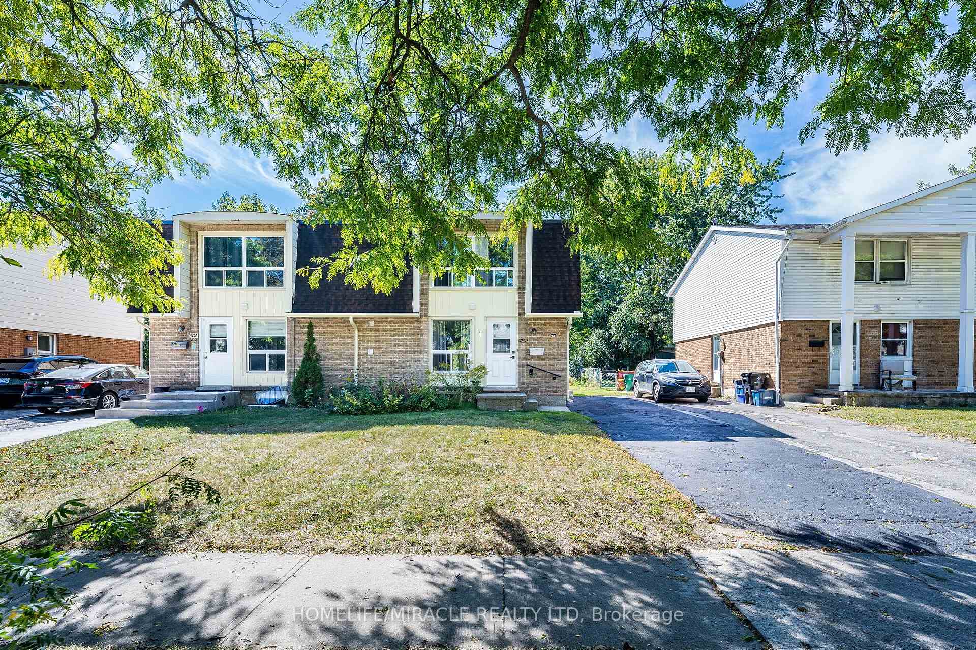 Photo 5 of Unit B, 425 Dunvegan Drive, Waterloo — HOMEH