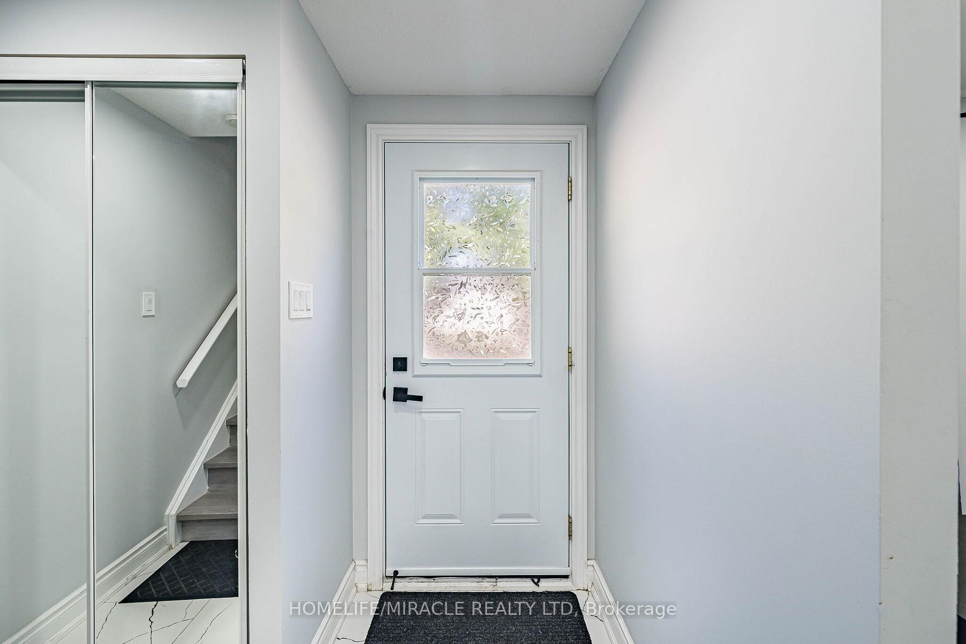 Photo 6 of Unit B, 425 Dunvegan Drive, Waterloo — HOMEH