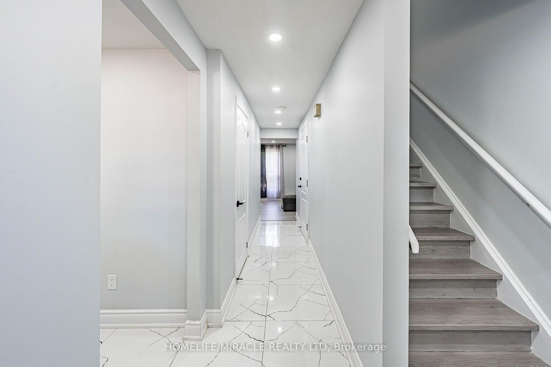 Photo 7 of Unit B, 425 Dunvegan Drive, Waterloo — HOMEH