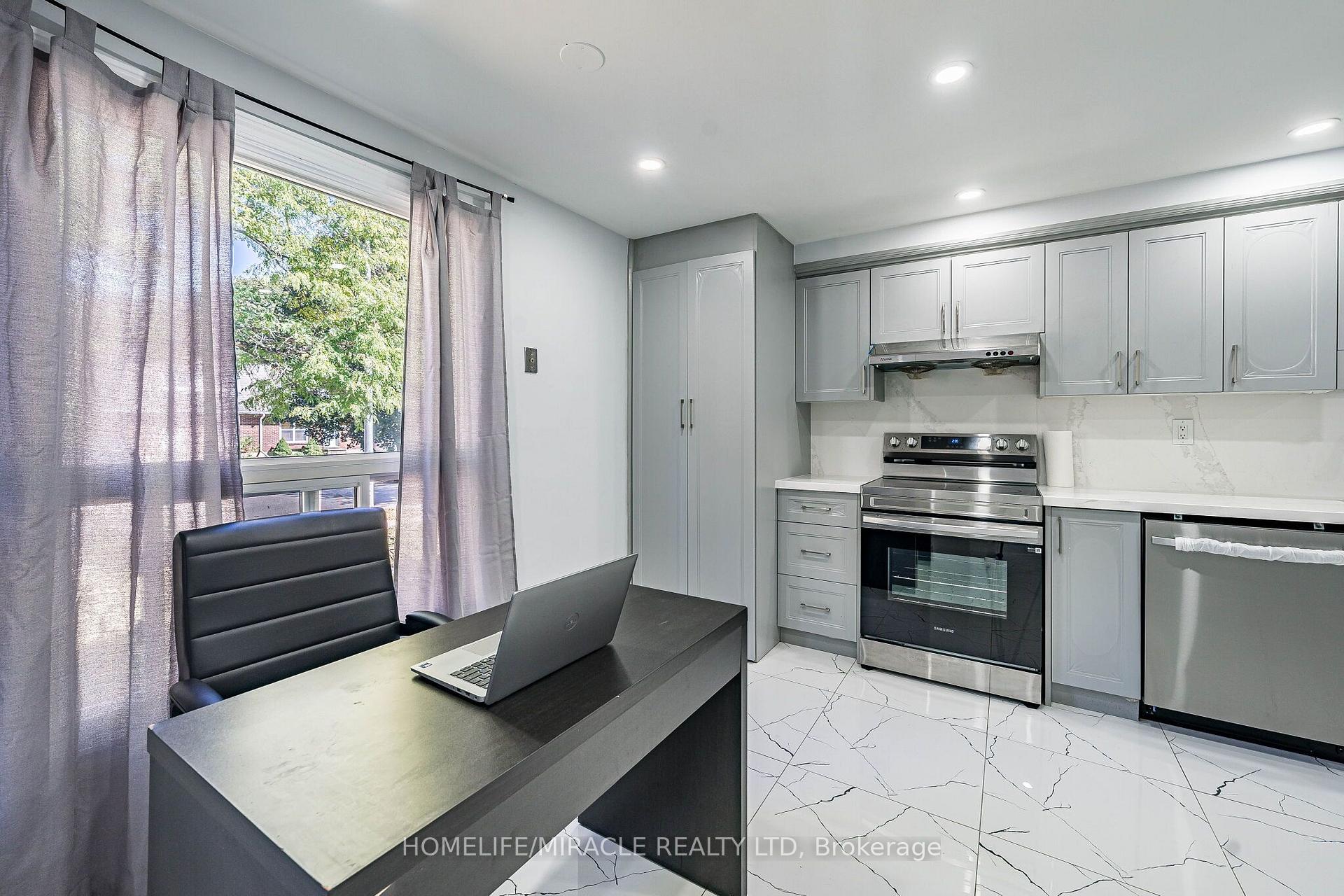 Photo 8 of Unit B, 425 Dunvegan Drive, Waterloo — HOMEH