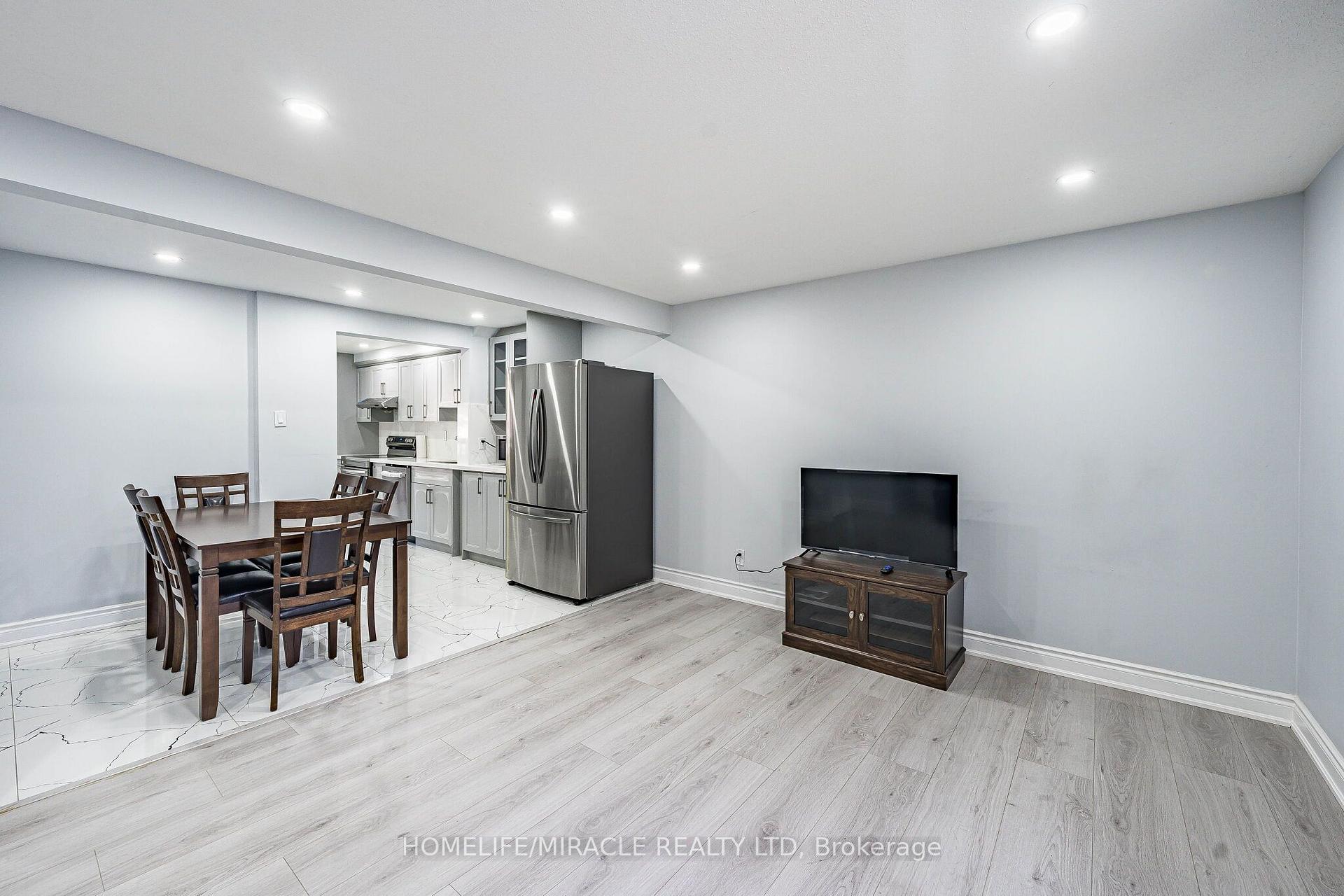 Photo 15 of Unit B, 425 Dunvegan Drive, Waterloo — HOMEH