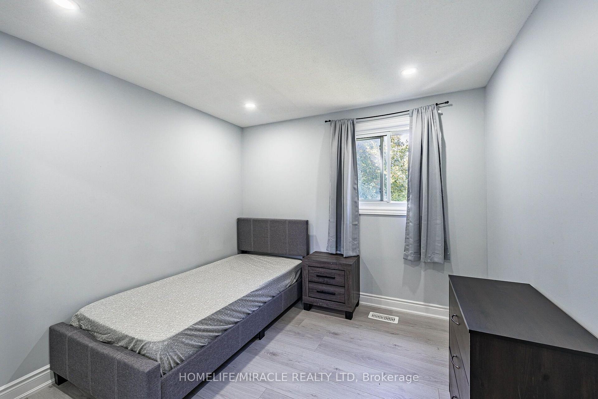 Photo 25 of Unit B, 425 Dunvegan Drive, Waterloo — HOMEH