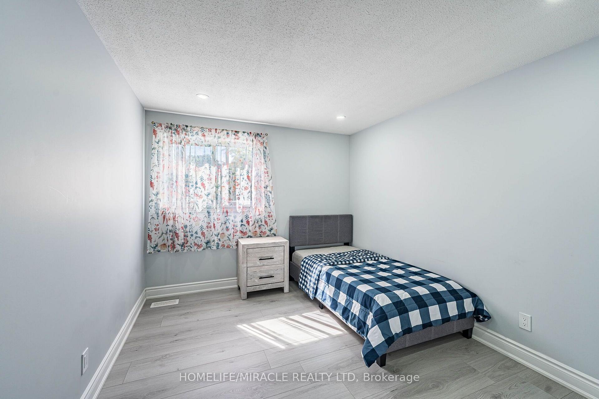 Photo 28 of Unit B, 425 Dunvegan Drive, Waterloo — HOMEH