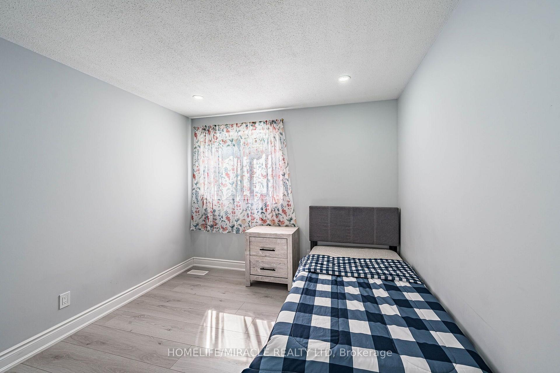 Photo 29 of Unit B, 425 Dunvegan Drive, Waterloo — HOMEH