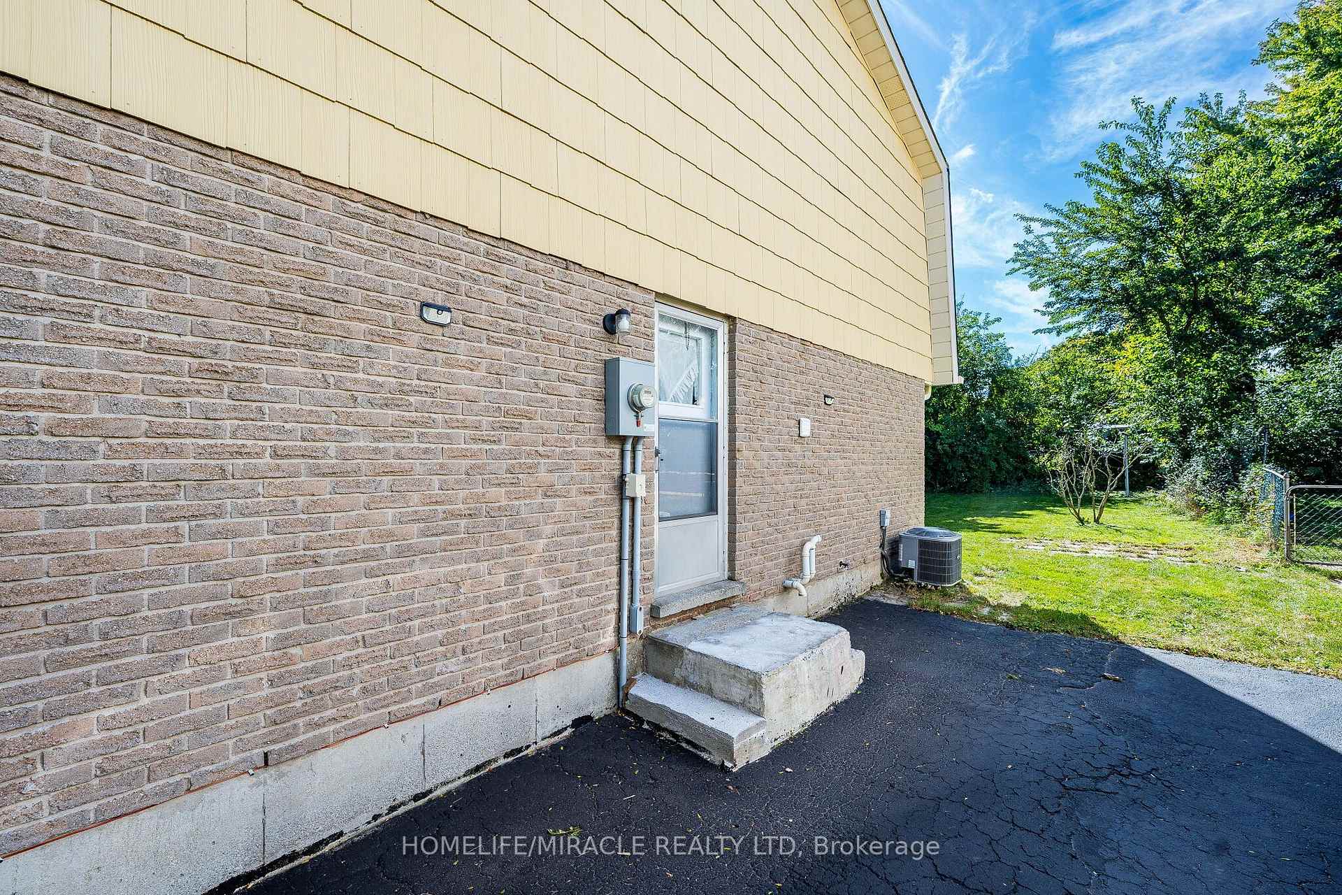 Photo 50 of Unit B, 425 Dunvegan Drive, Waterloo — HOMEH