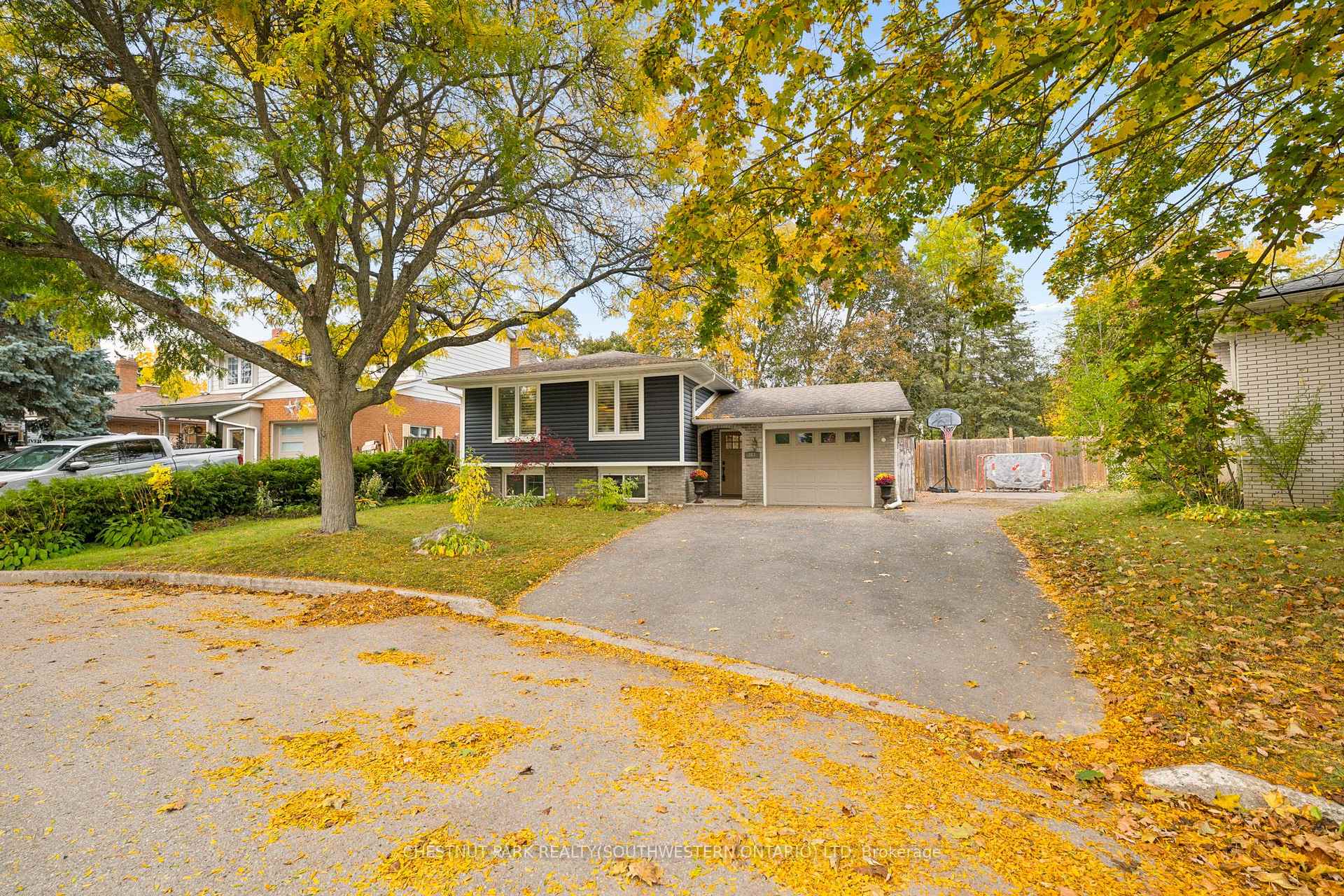 Photo 4 of 361 Lee Circle, Waterloo — HOMEH