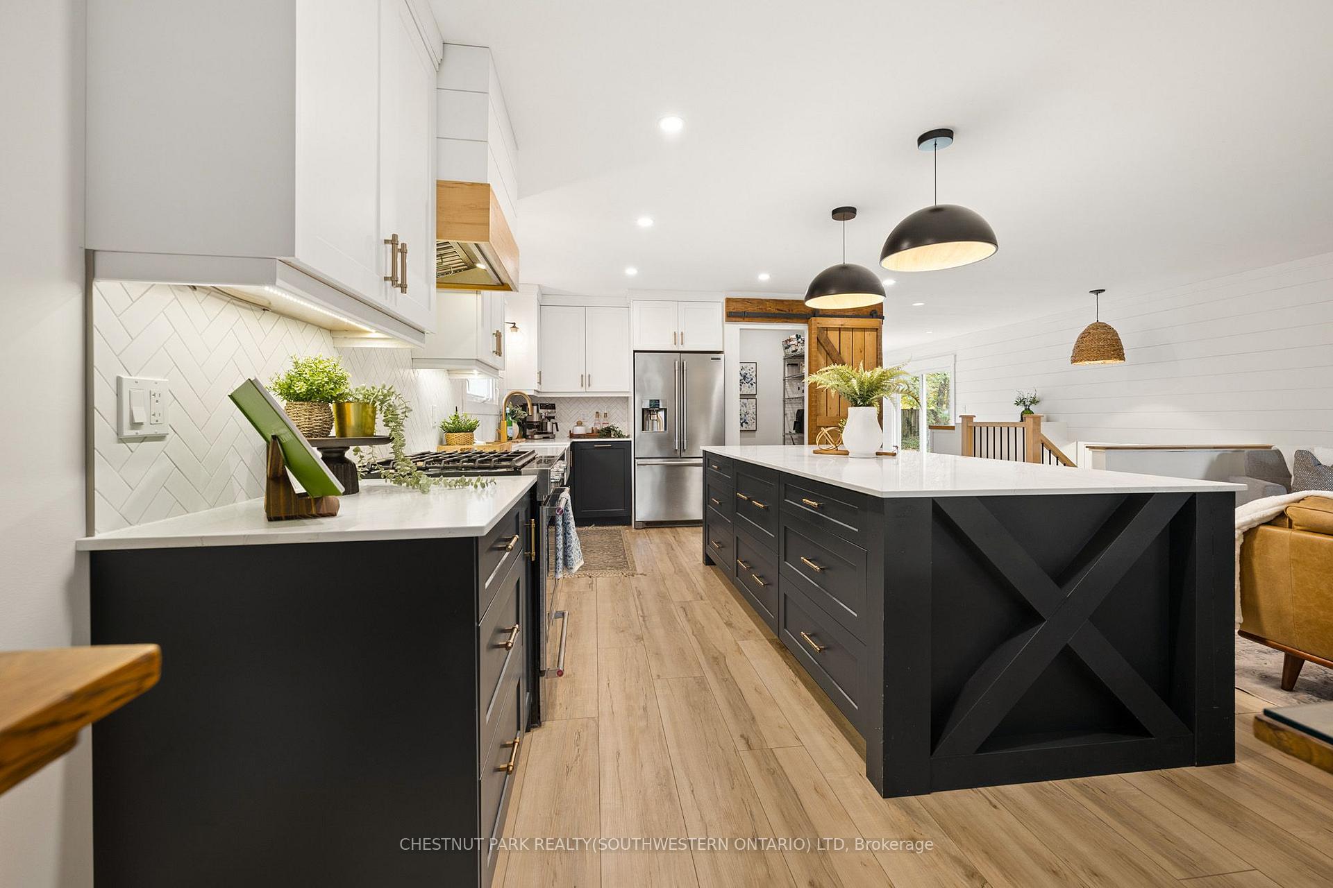 Photo 16 of 361 Lee Circle, Waterloo — HOMEH