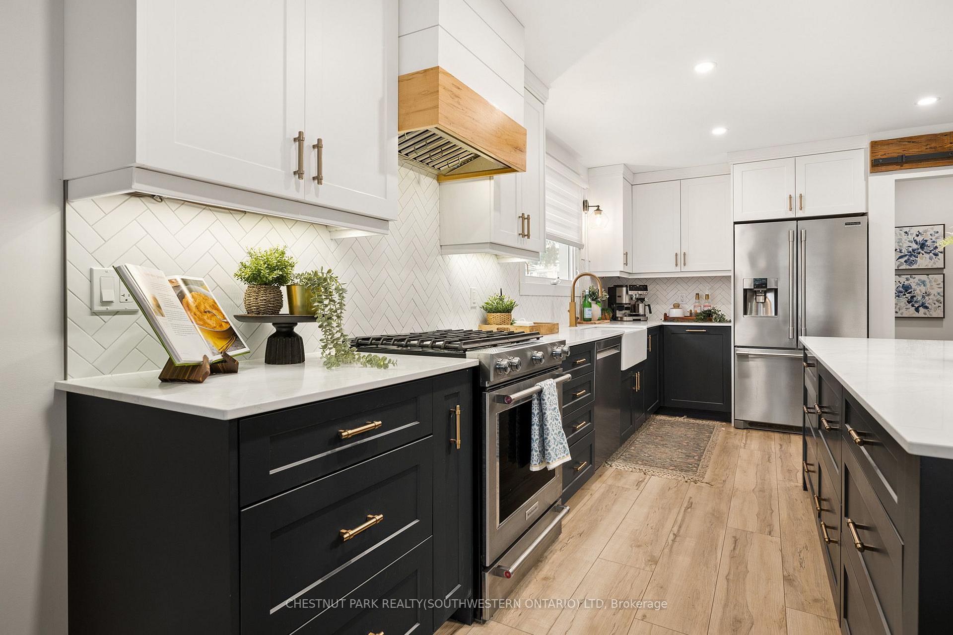 Photo 17 of 361 Lee Circle, Waterloo — HOMEH
