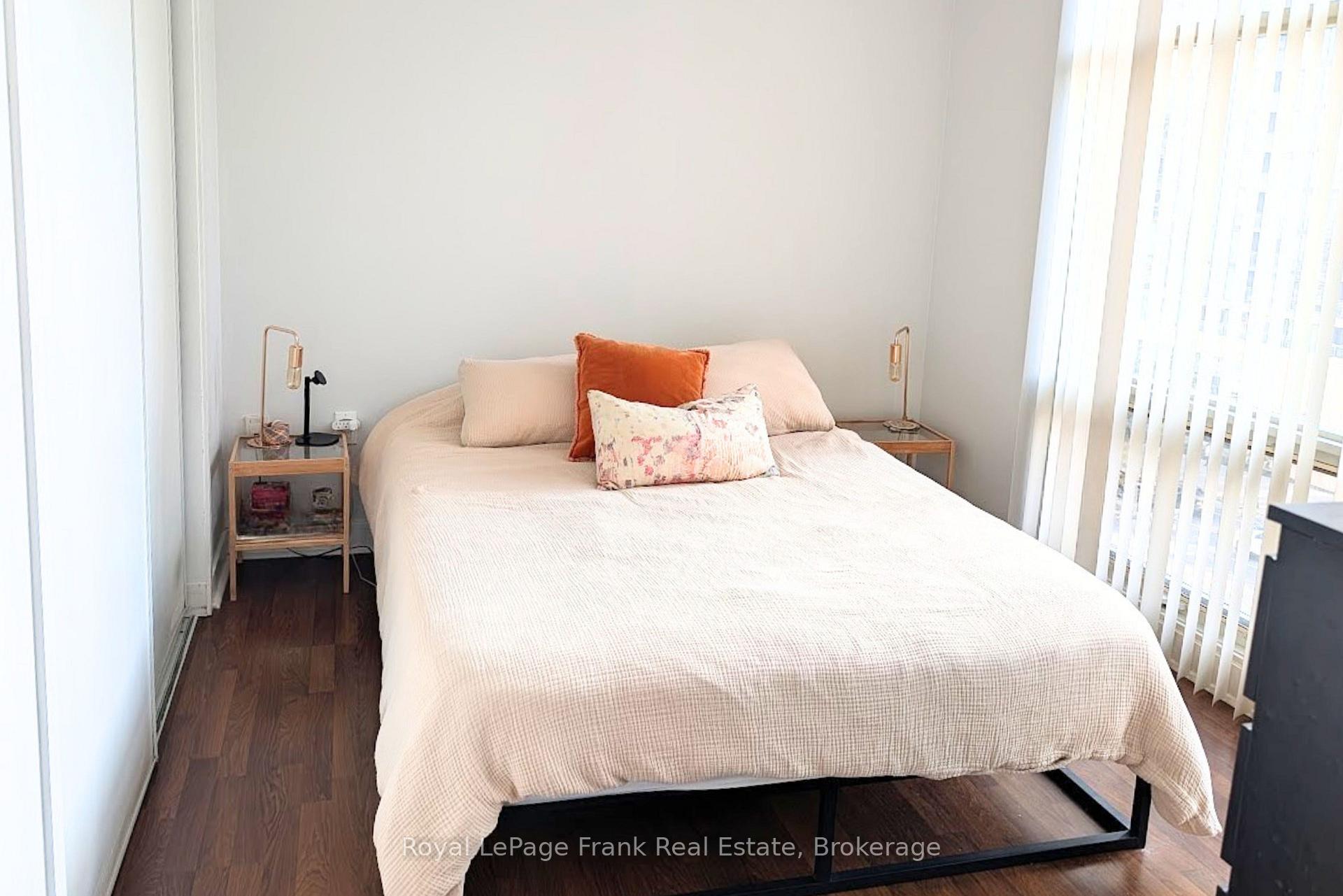 Photo 2 of Unit 507, 9 Spadina Avenue, Toronto, Waterfront Communities — HOMEH