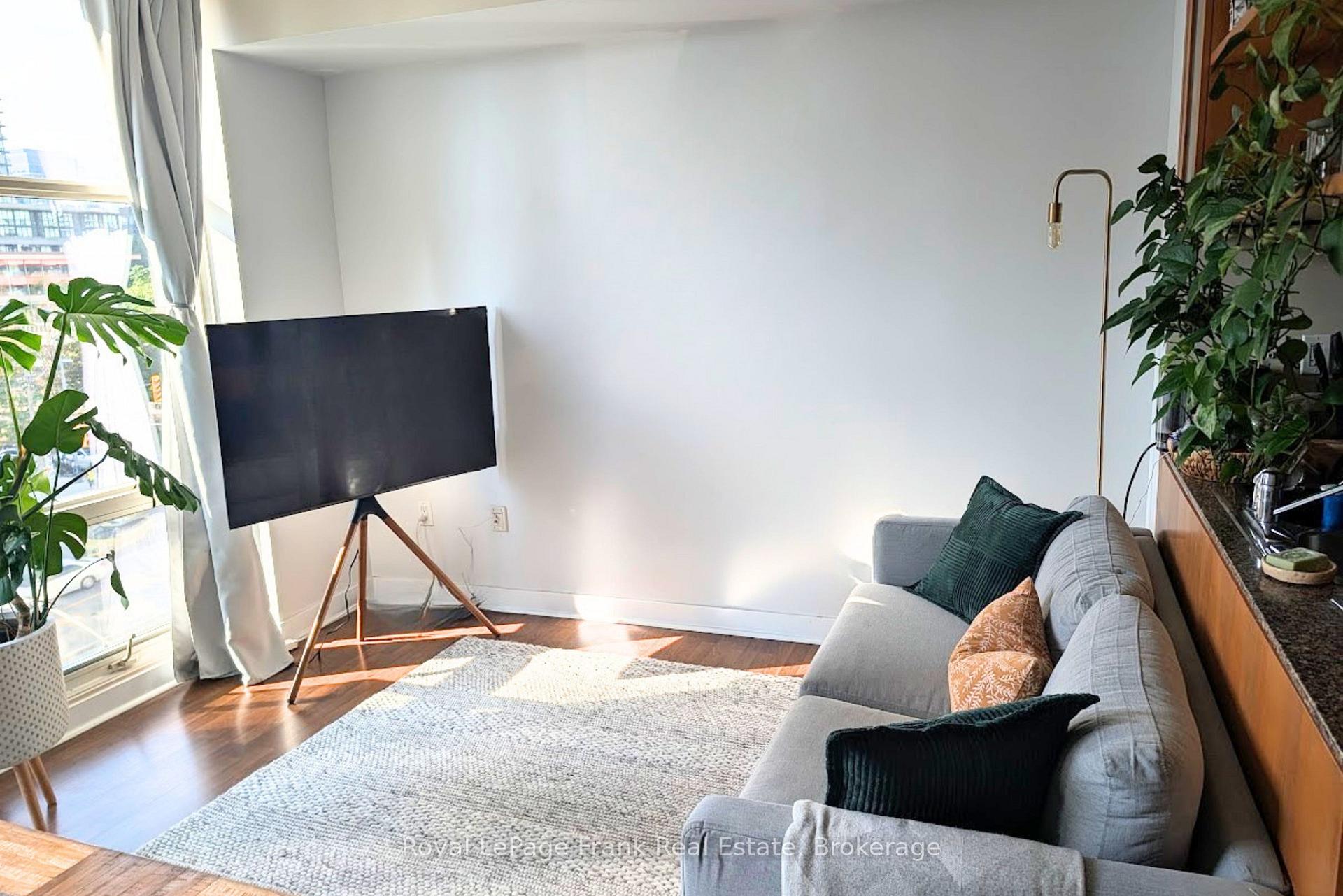 Photo 4 of Unit 507, 9 Spadina Avenue, Toronto, Waterfront Communities — HOMEH