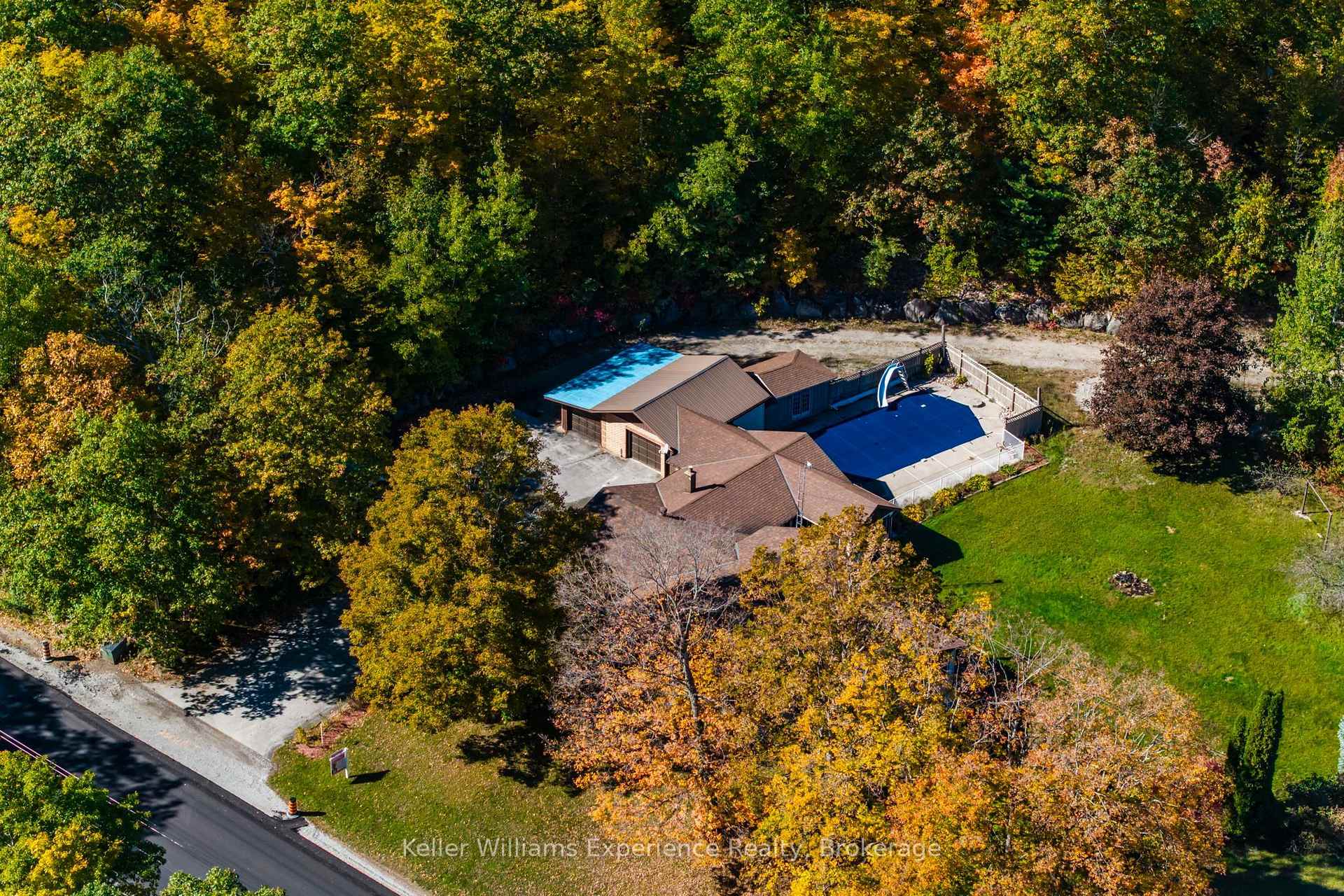 Photo 3 of 900 Champlain Road, Tiny, Rural Tiny — HOMEH