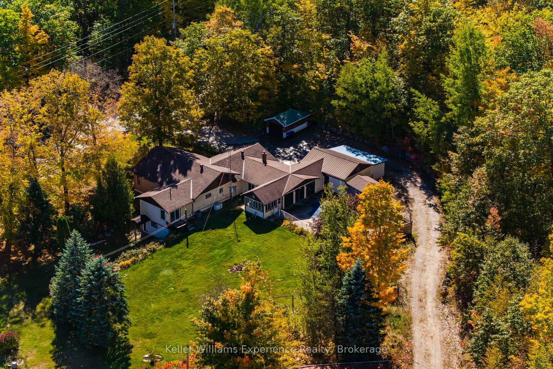 Photo 4 of 900 Champlain Road, Tiny, Rural Tiny — HOMEH