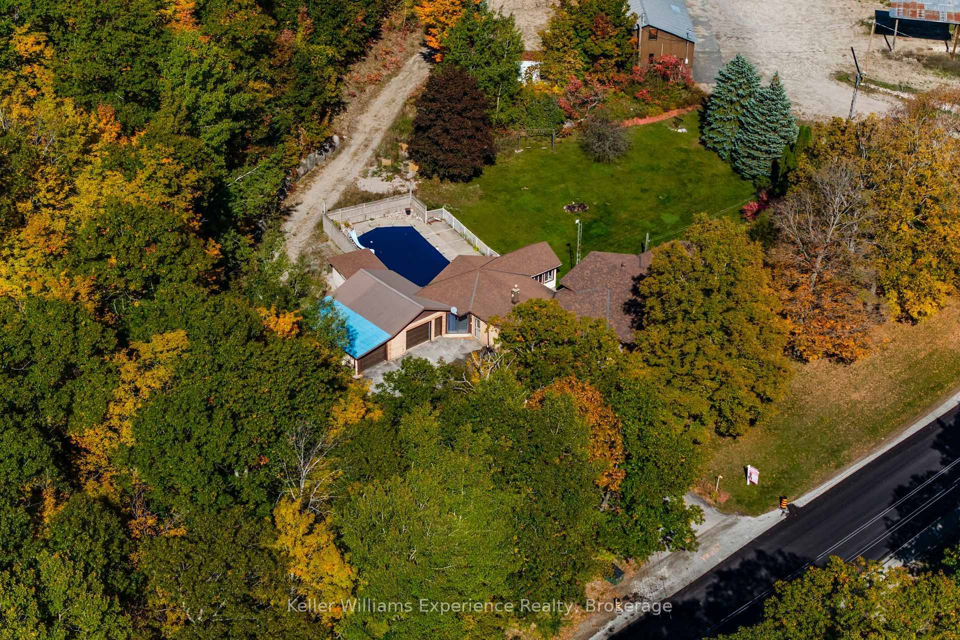 Photo 5 of 900 Champlain Road, Tiny, Rural Tiny — HOMEH