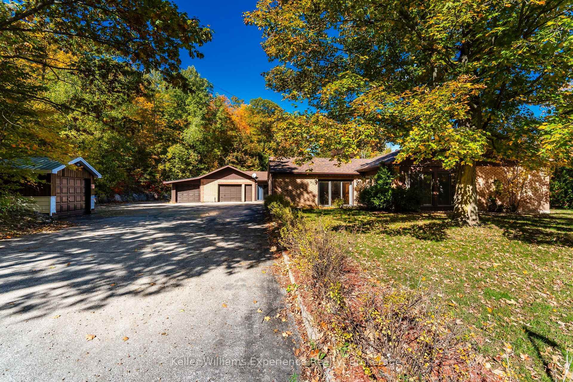 Photo 6 of 900 Champlain Road, Tiny, Rural Tiny — HOMEH