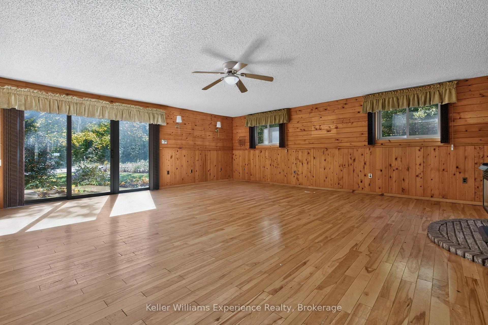 Photo 24 of 900 Champlain Road, Tiny, Rural Tiny — HOMEH