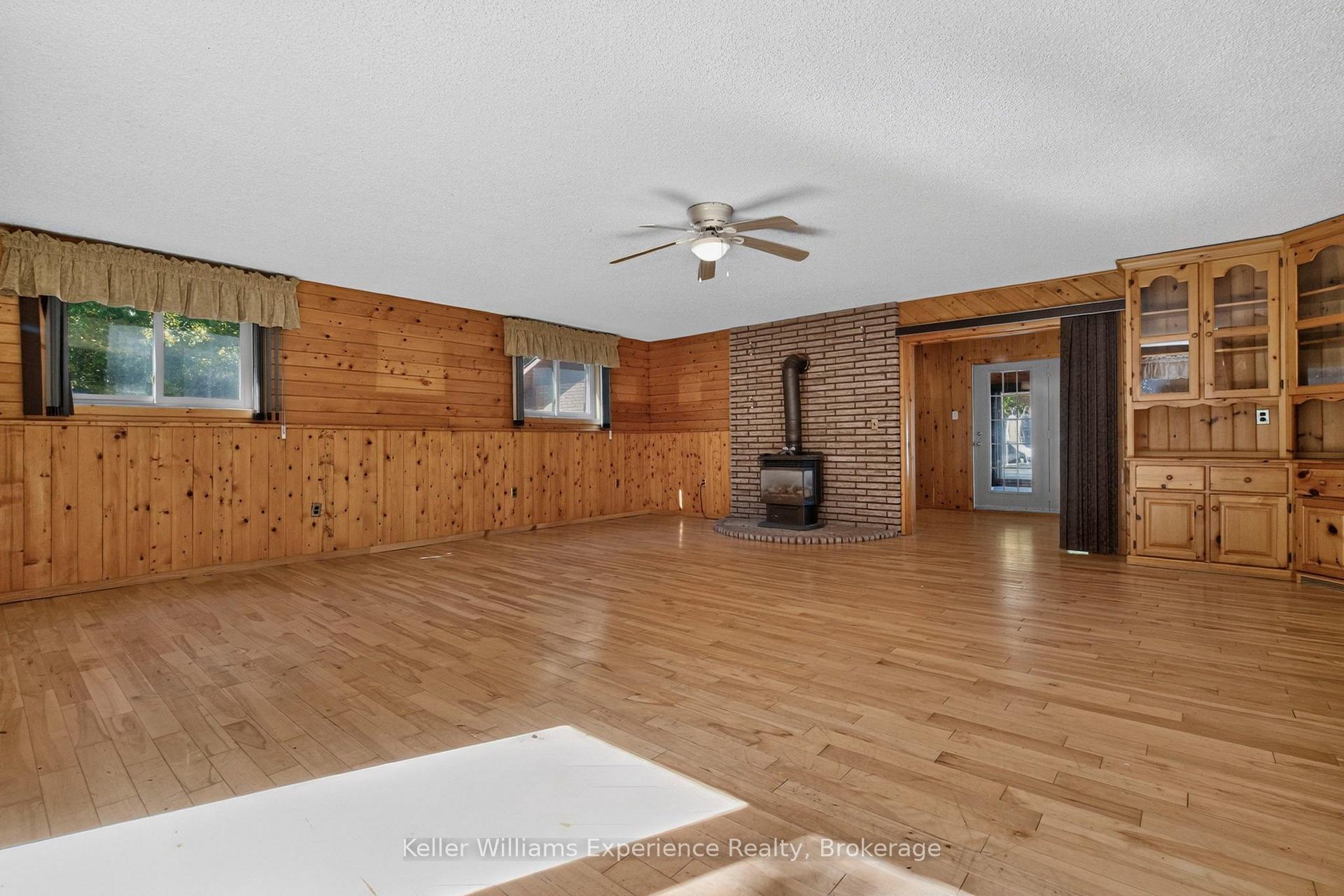 Photo 25 of 900 Champlain Road, Tiny, Rural Tiny — HOMEH