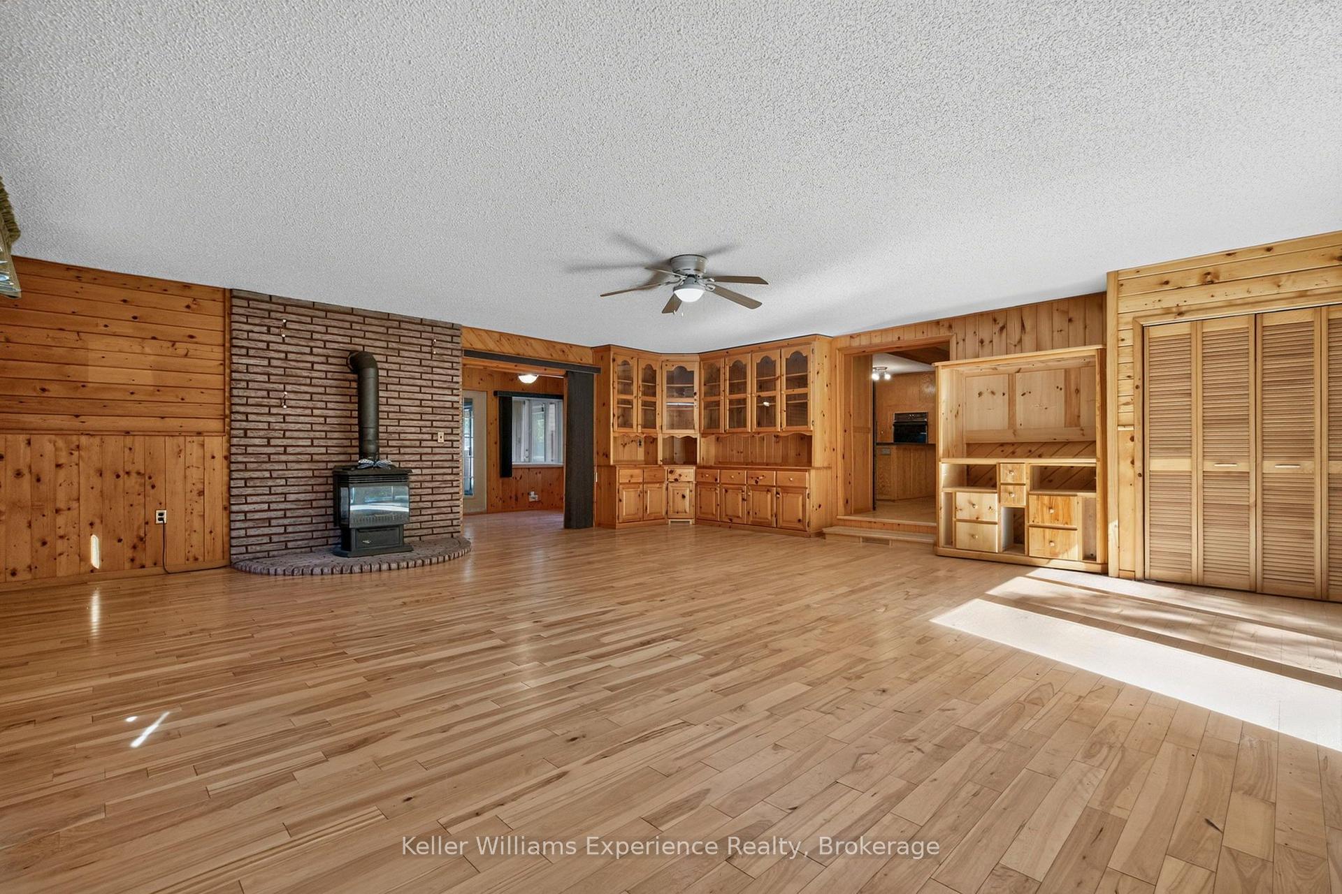 Photo 26 of 900 Champlain Road, Tiny, Rural Tiny — HOMEH