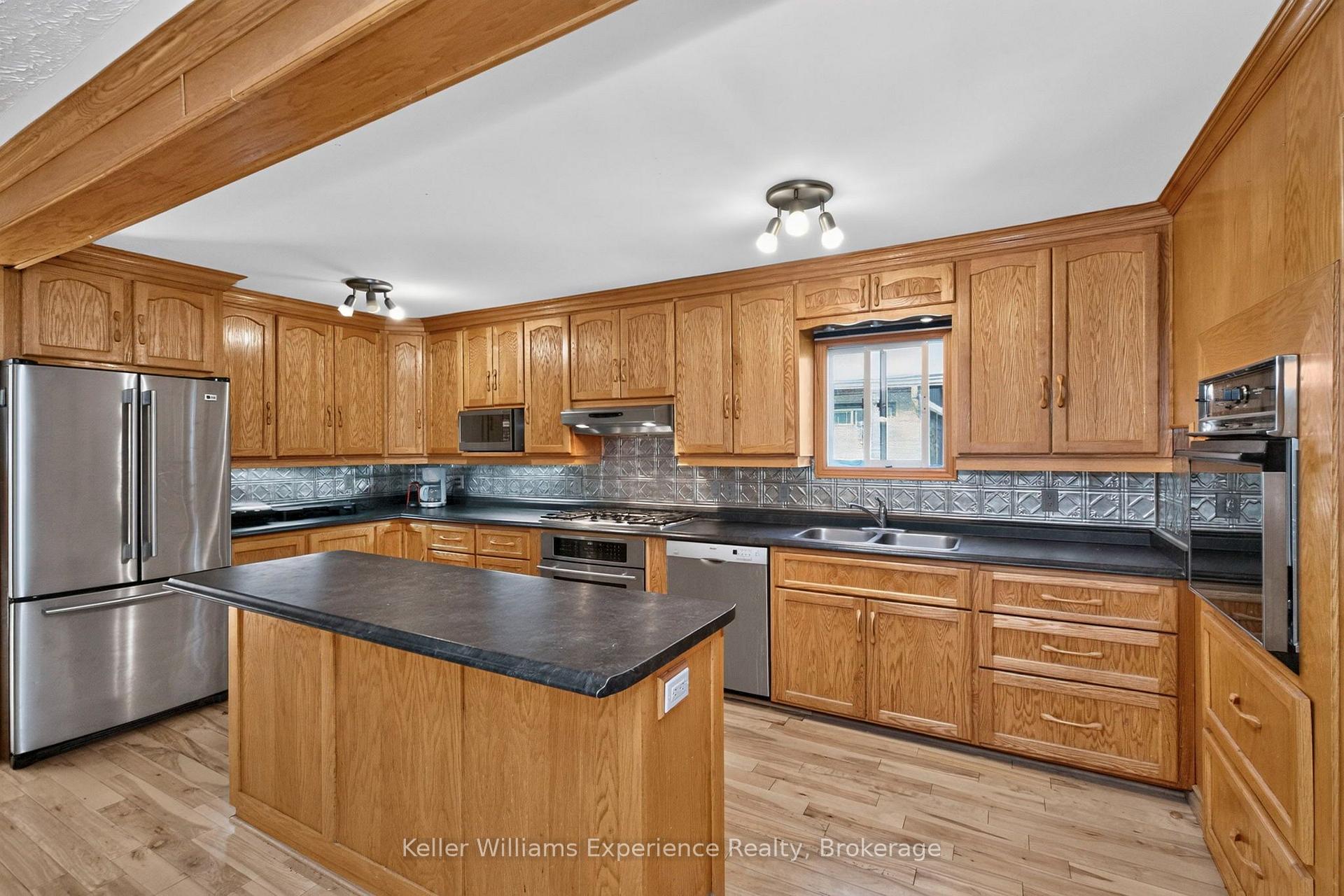 Photo 28 of 900 Champlain Road, Tiny, Rural Tiny — HOMEH
