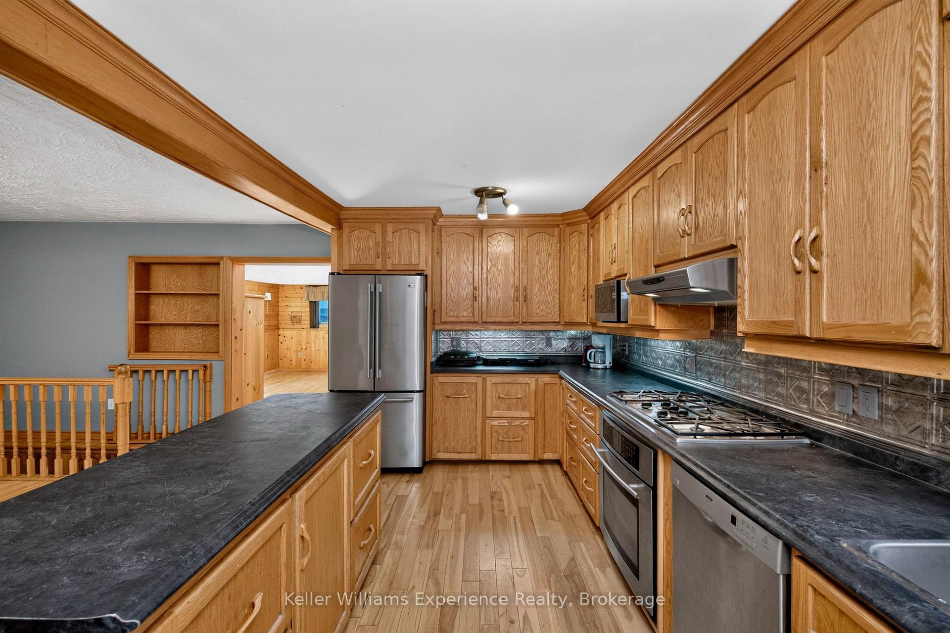 Photo 30 of 900 Champlain Road, Tiny, Rural Tiny — HOMEH