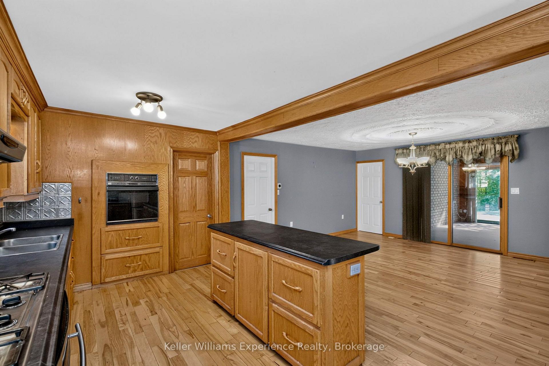 Photo 31 of 900 Champlain Road, Tiny, Rural Tiny — HOMEH