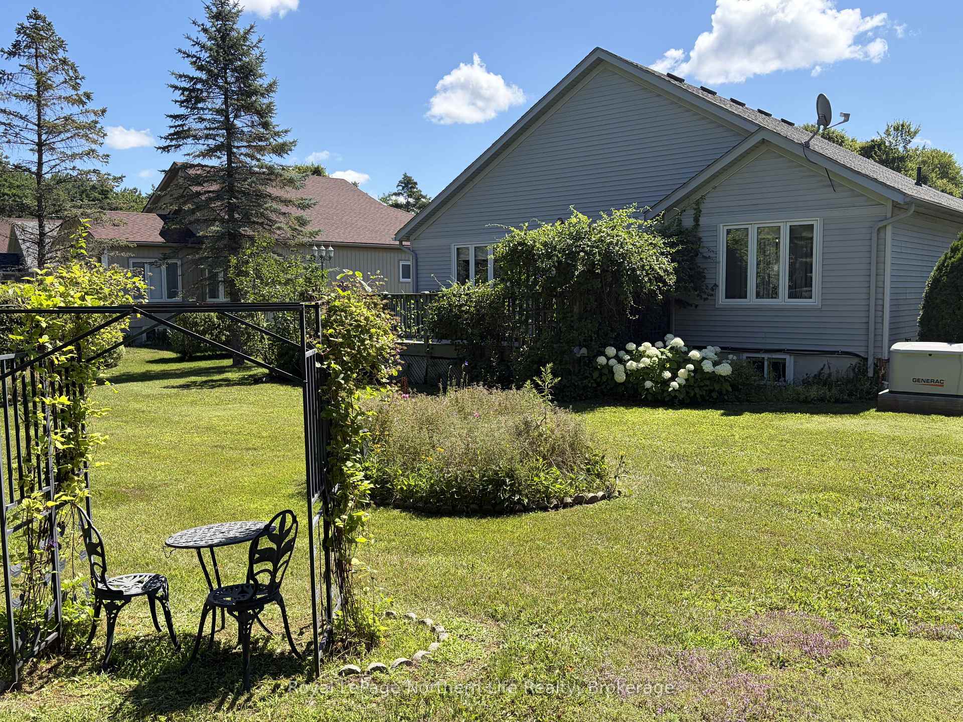 Photo 4 of 2 Twigs End, Gravenhurst, Muskoka (S) — HOMEH