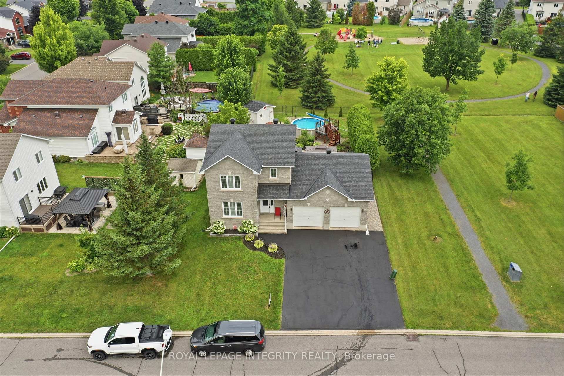 Photo 3 of 36 Frontenac Boulevard, Russell, Embrun — HOMEH