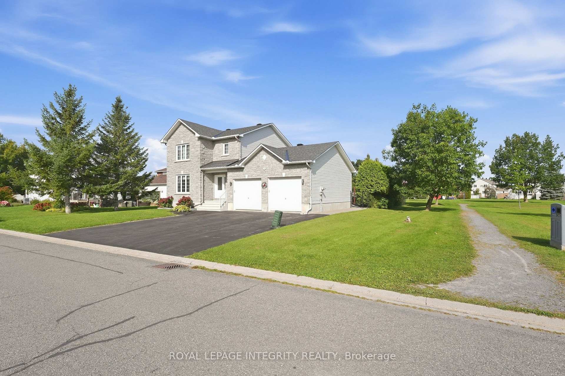 Photo 33 of 36 Frontenac Boulevard, Russell, Embrun — HOMEH