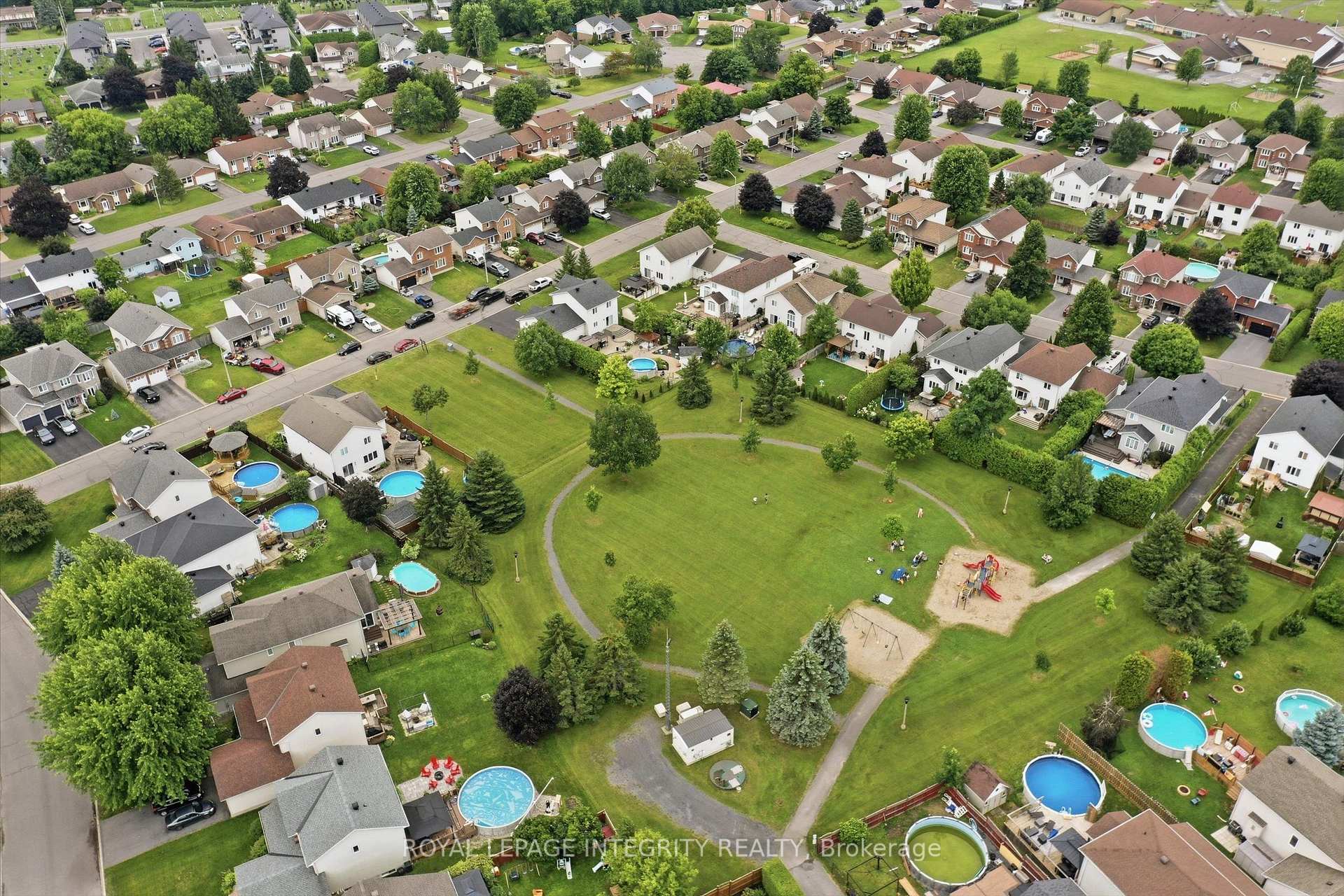 Photo 45 of 36 Frontenac Boulevard, Russell, Embrun — HOMEH