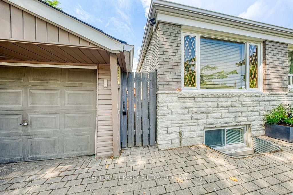 Photo 4 of Unit Bsmt, 36 Merryfield Drive, Scarborough, Dorset Park — HOMEH